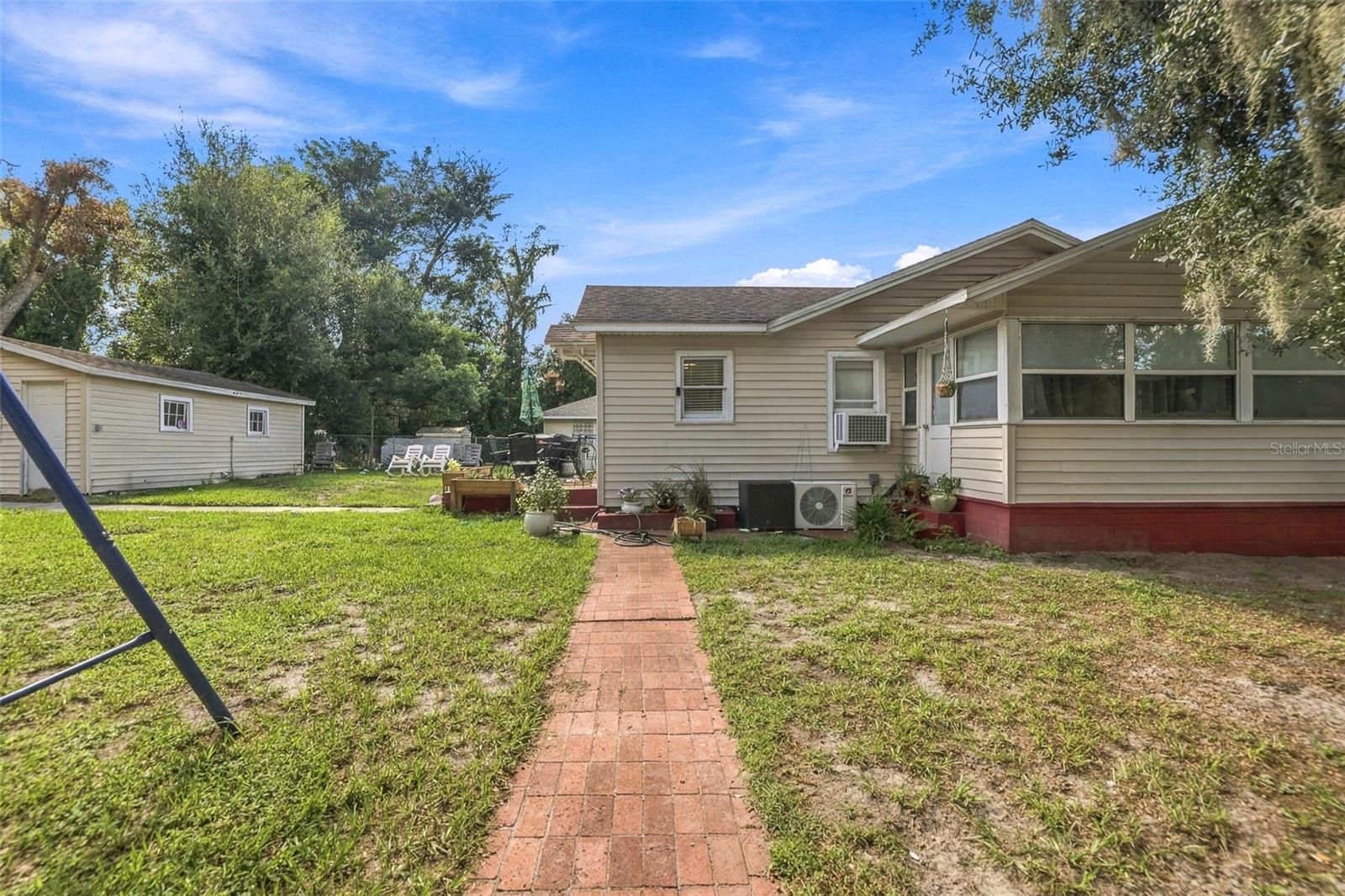 Single Family Residence at 614 W PENNSYLVANIA AVE, DELAND, photo 2 of 17