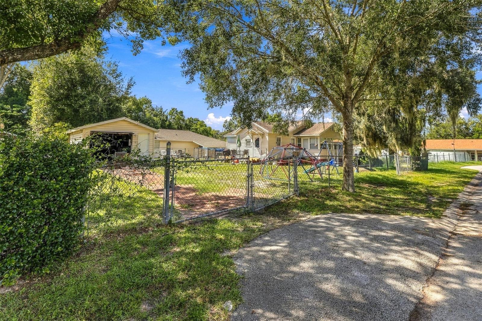 Single Family Residence at 614 W PENNSYLVANIA AVE, DELAND, photo 13 of 17