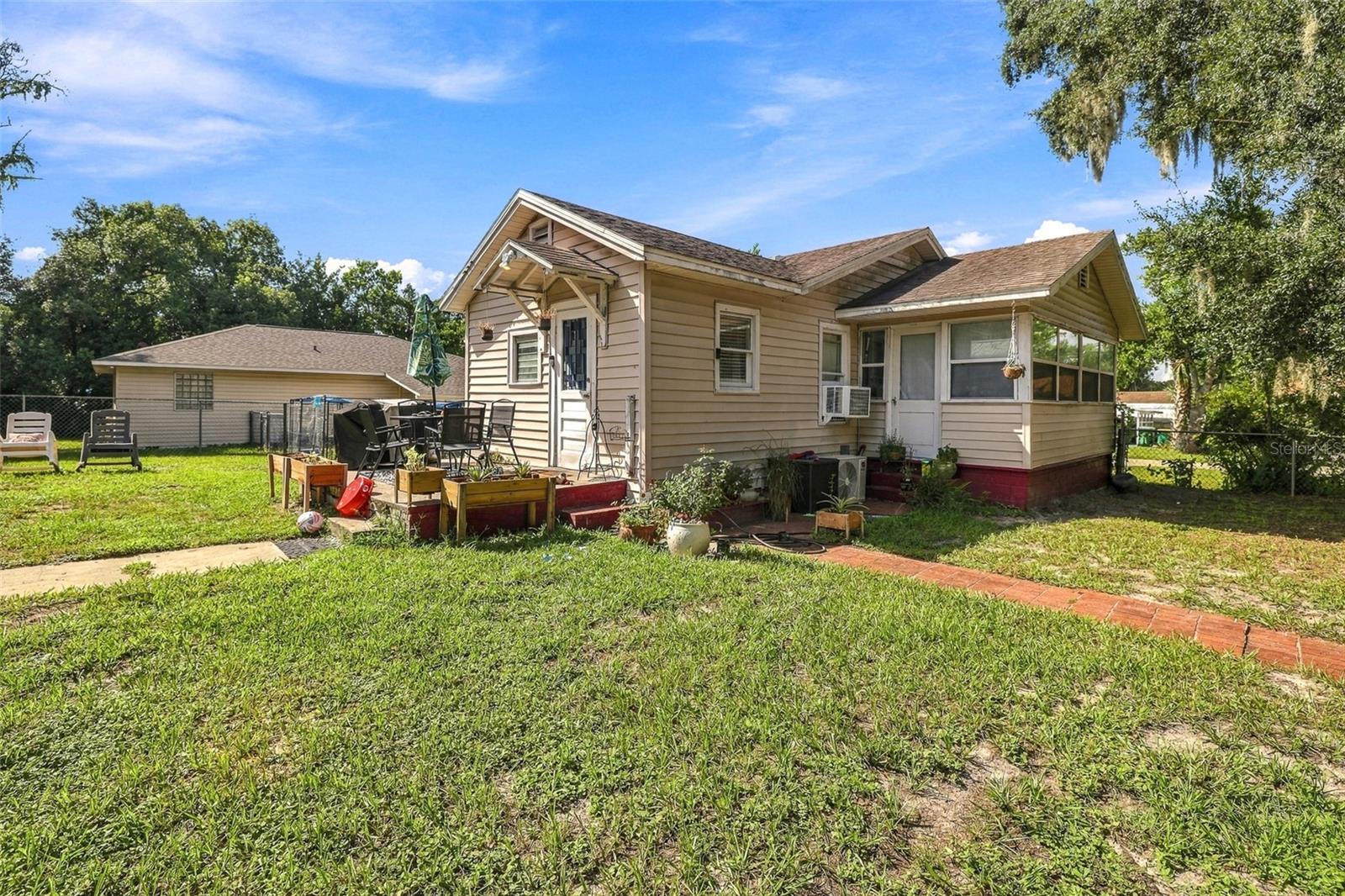 Single Family Residence at 614 W PENNSYLVANIA AVE, DELAND, photo 14 of 17