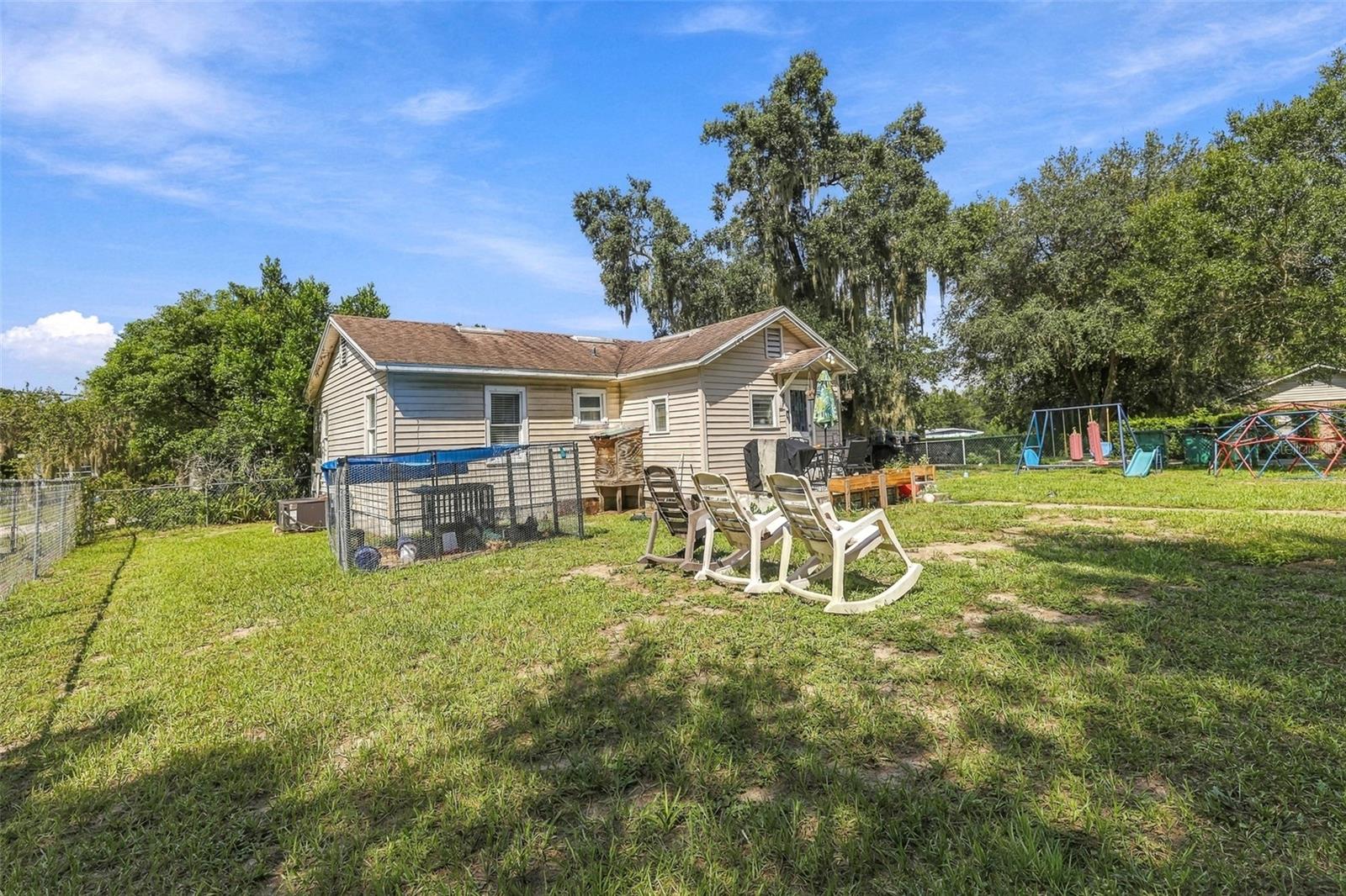 Single Family Residence at 614 W PENNSYLVANIA AVE, DELAND, photo 15 of 17