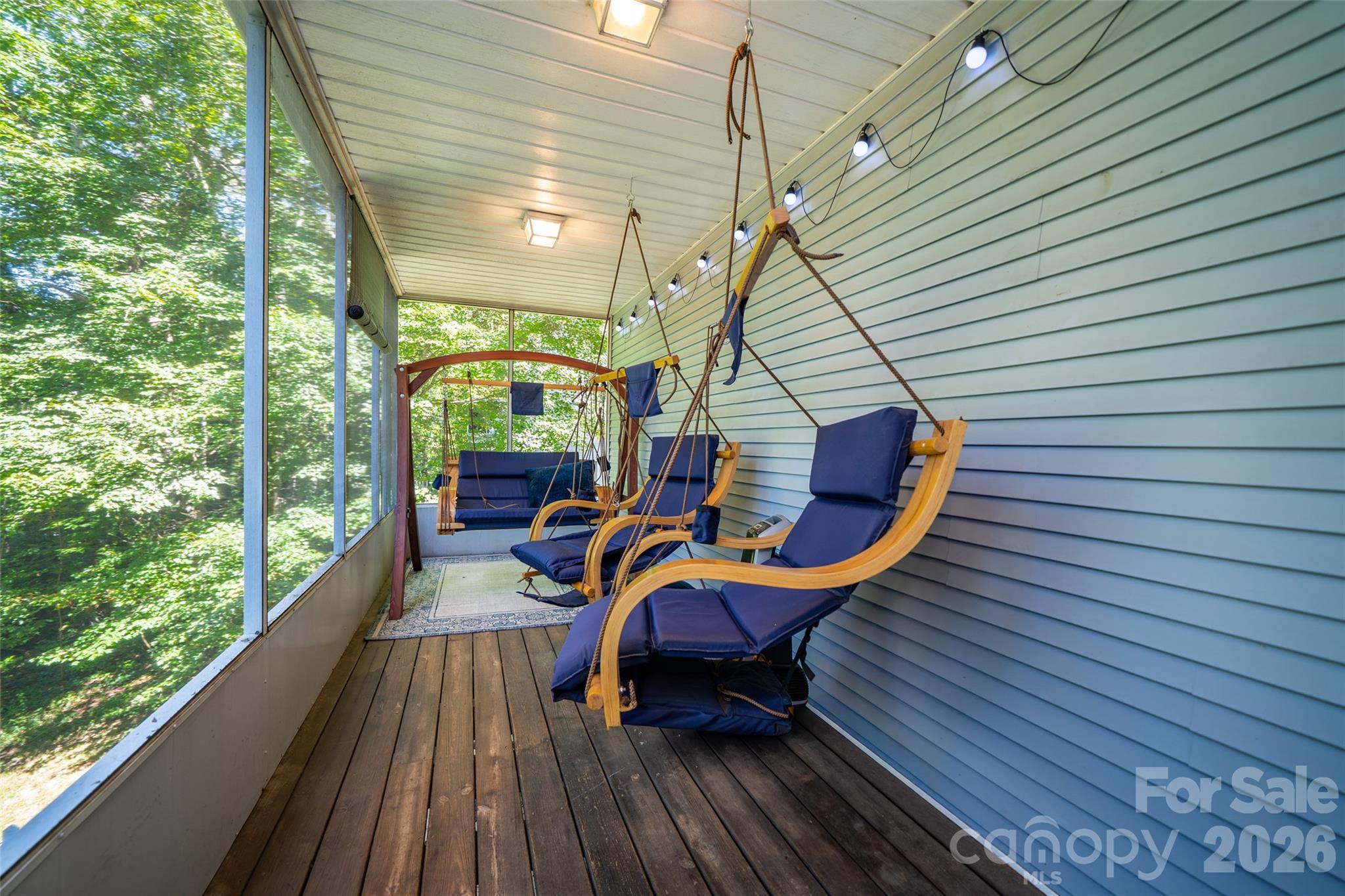 Screened in porch on 2nd floor perfect for relaxing - 18 Friendly Way, Asheville