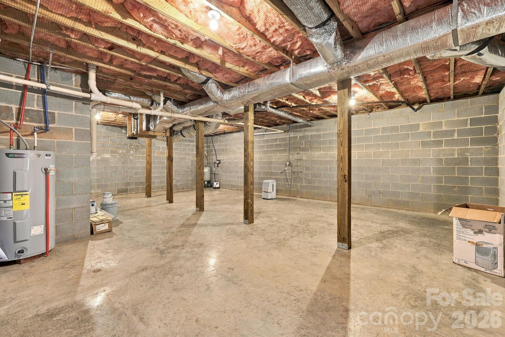 Spacious Basement with many possibilities - 117 Ho Hum Way, Leicester