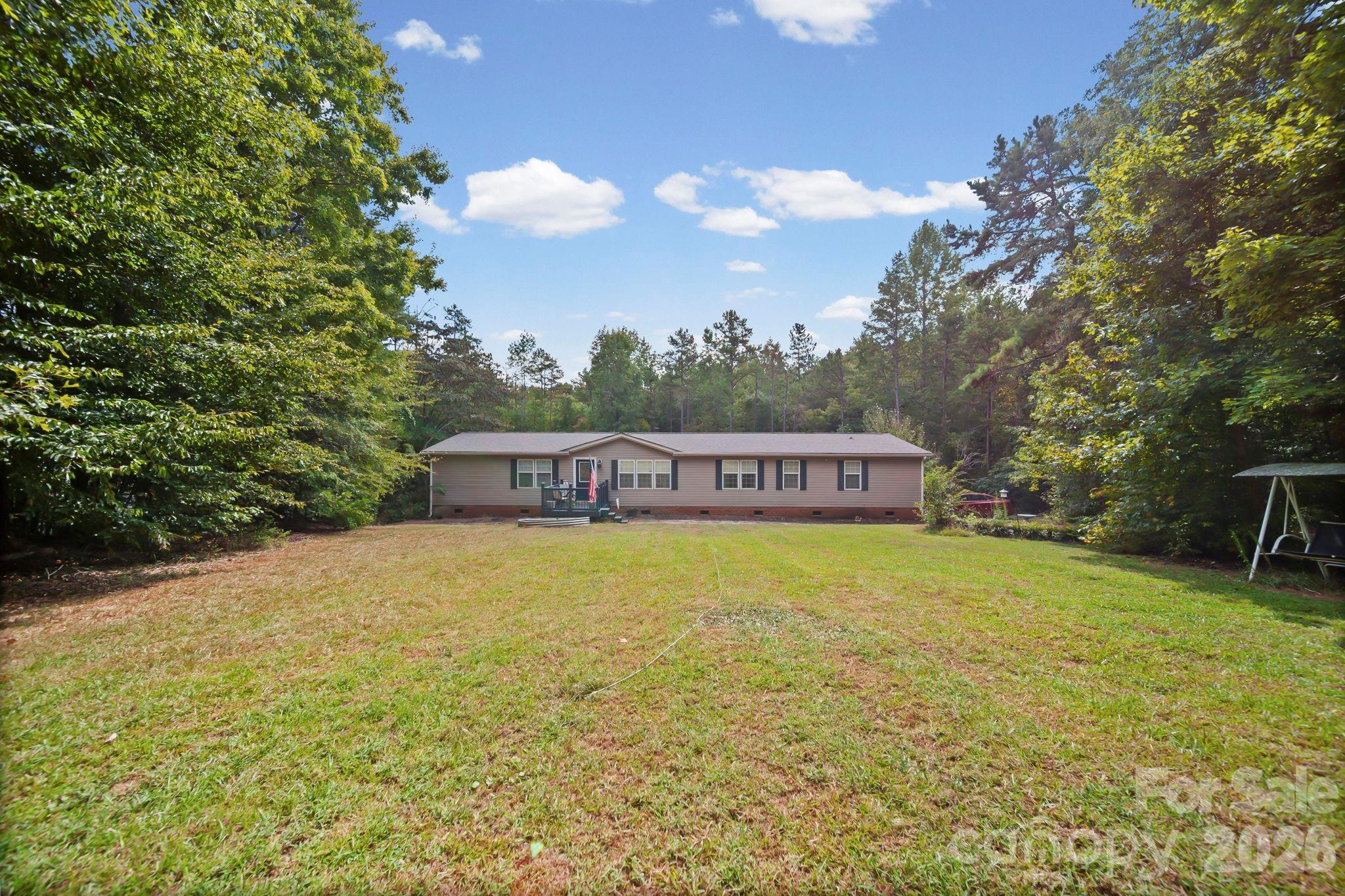 Single Family Residence at 8027 Hillanby Court, Waxhaw, photo 2 of 42