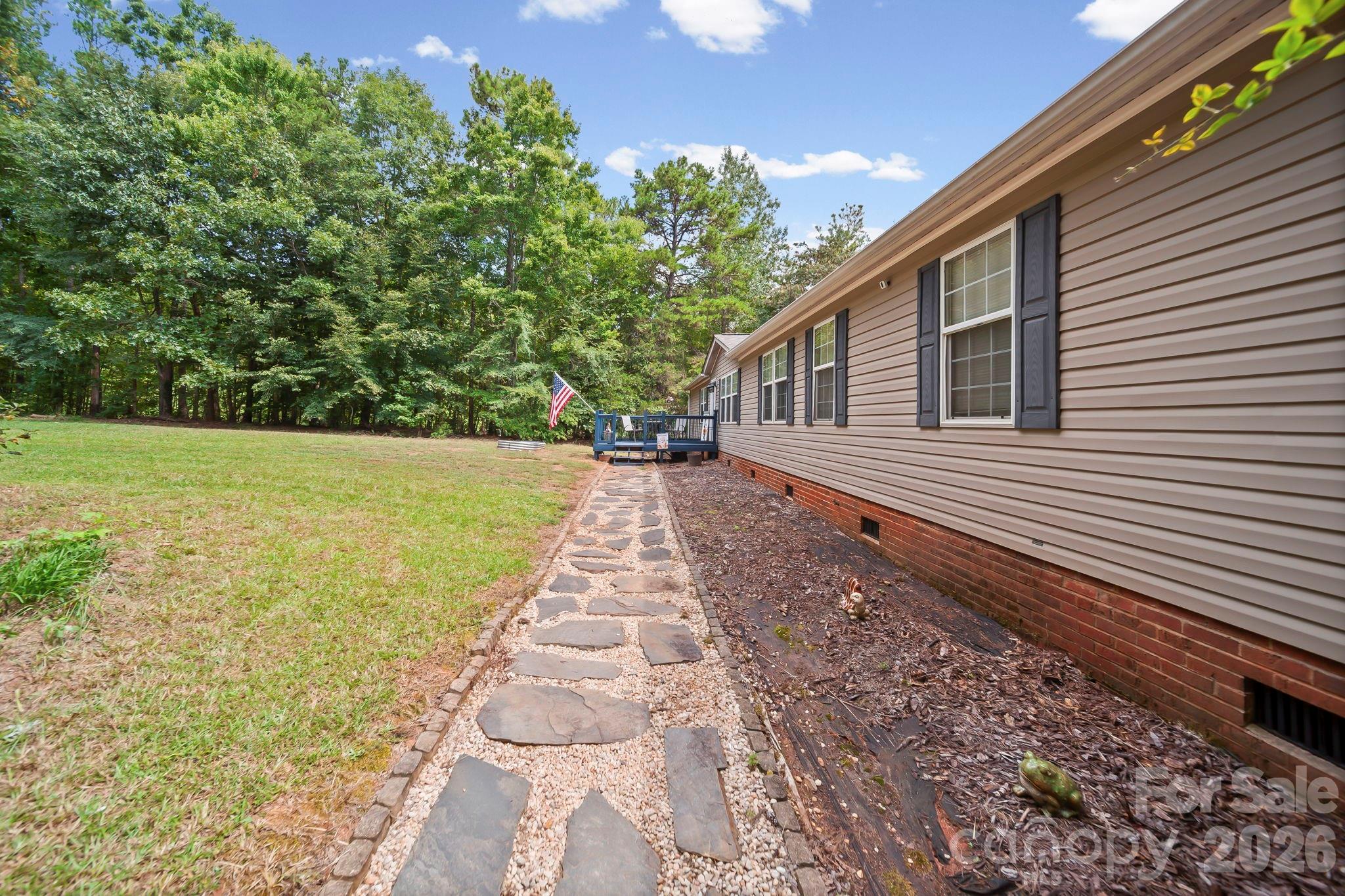Single Family Residence at 8027 Hillanby Court, Waxhaw, photo 3 of 42