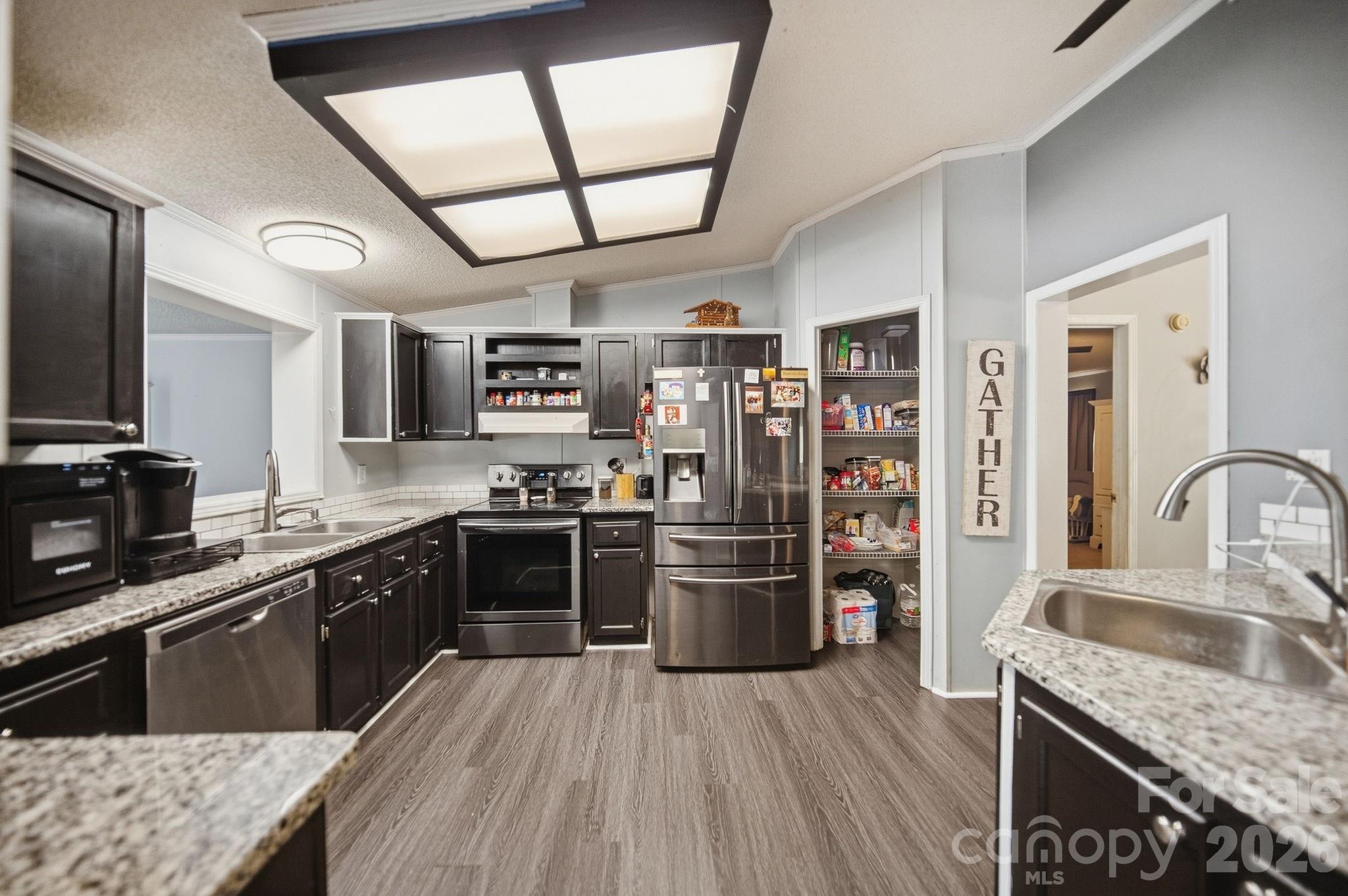Single Family Residence at 8027 Hillanby Court, Waxhaw, photo 14 of 42