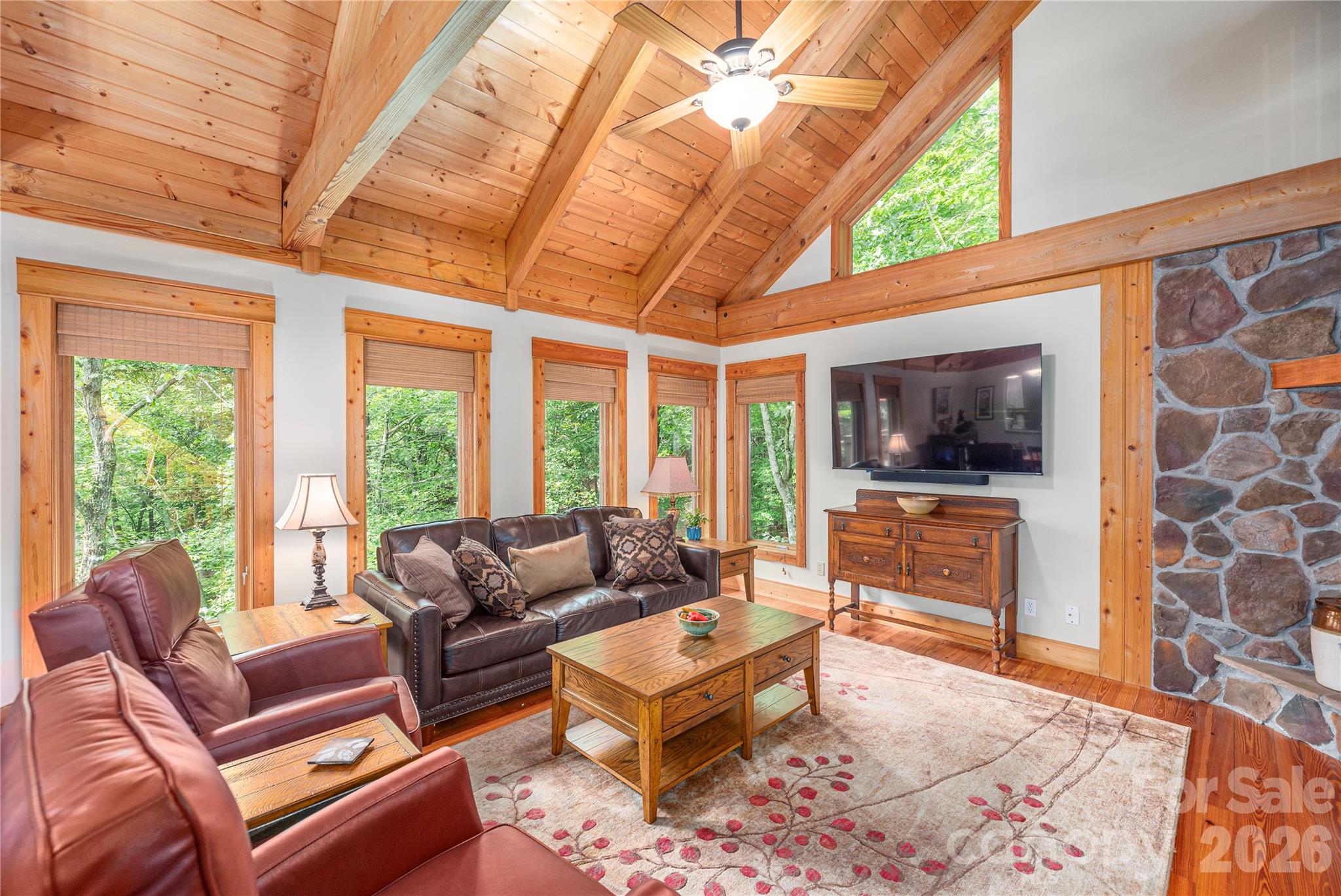 Light-filled - 116 Ivy Road, Mills River