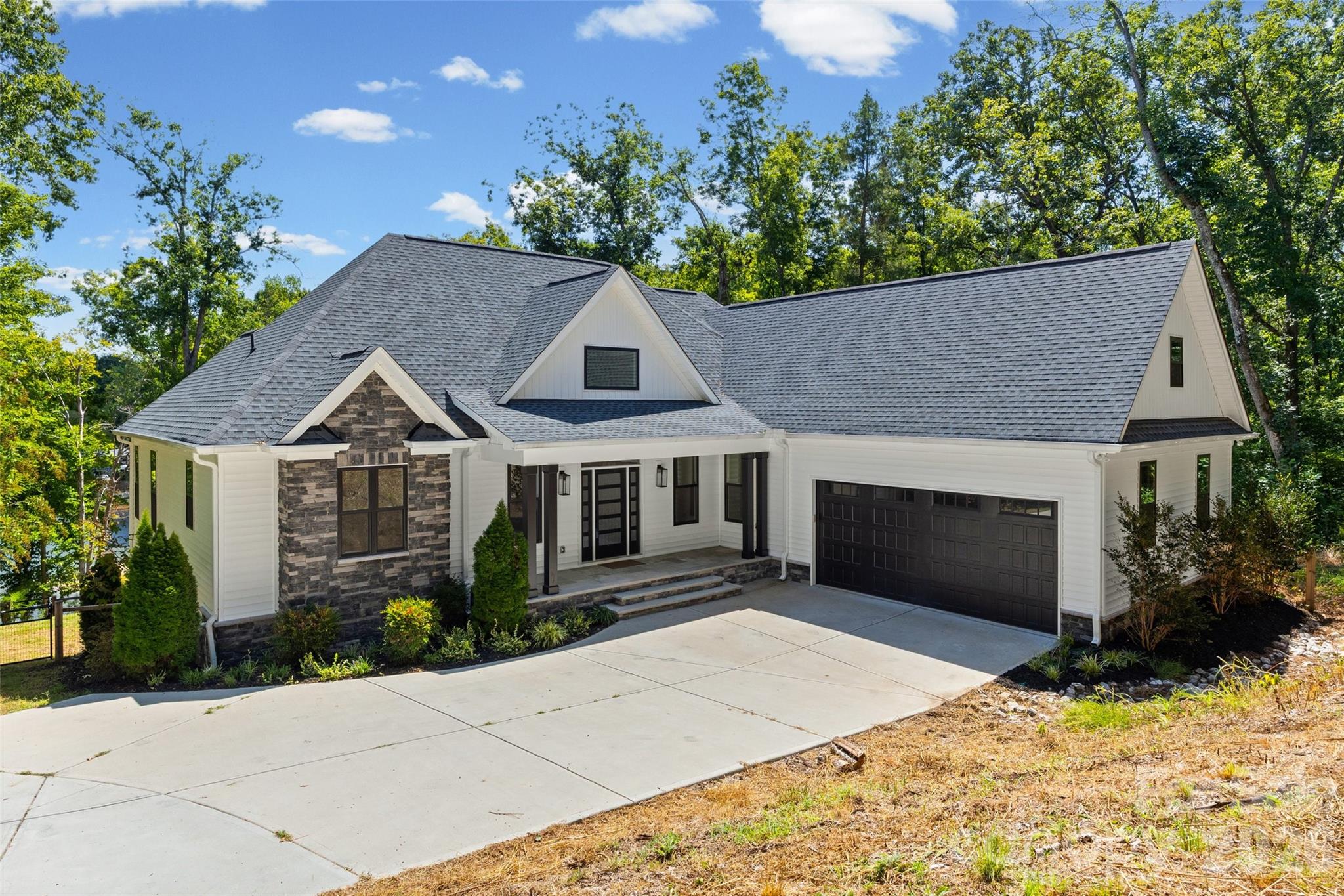 Single Family Residence at 5049 Titanic Road, Rock Hill, photo 4 of 32