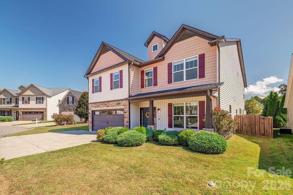 Single Family Residence at 5 Breyerton Court, Asheville, photo 2 of 26