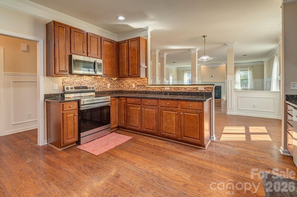 Single Family Residence at 5 Breyerton Court, Asheville, photo 8 of 26