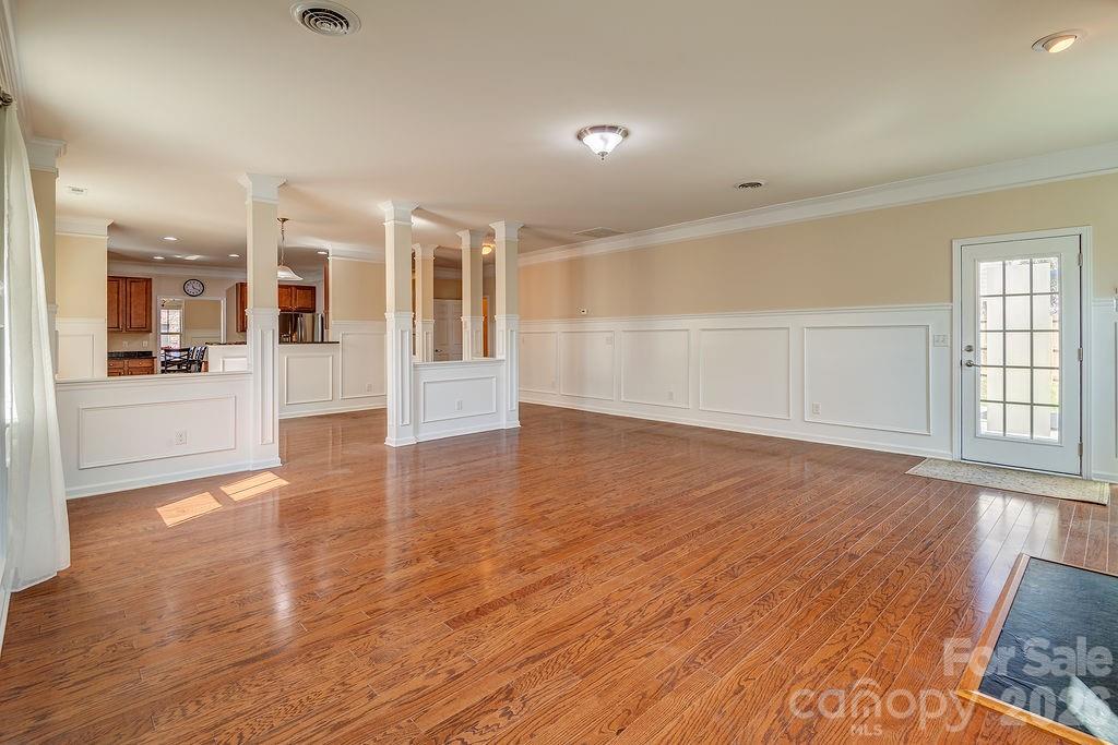 Single Family Residence at 5 Breyerton Court, Asheville, photo 11 of 26