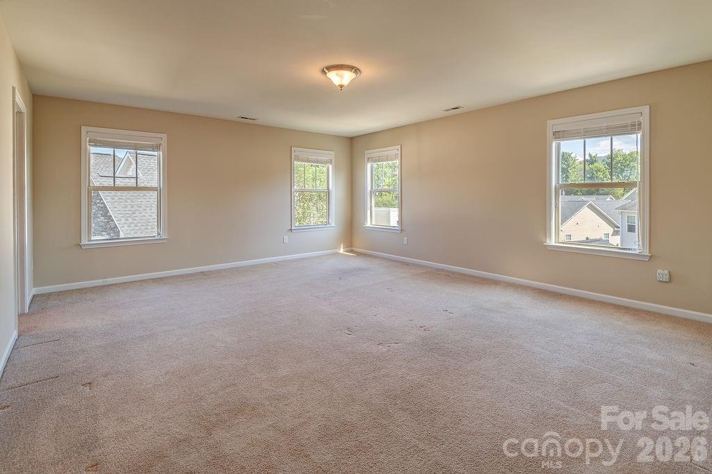 Single Family Residence at 5 Breyerton Court, Asheville, photo 17 of 26