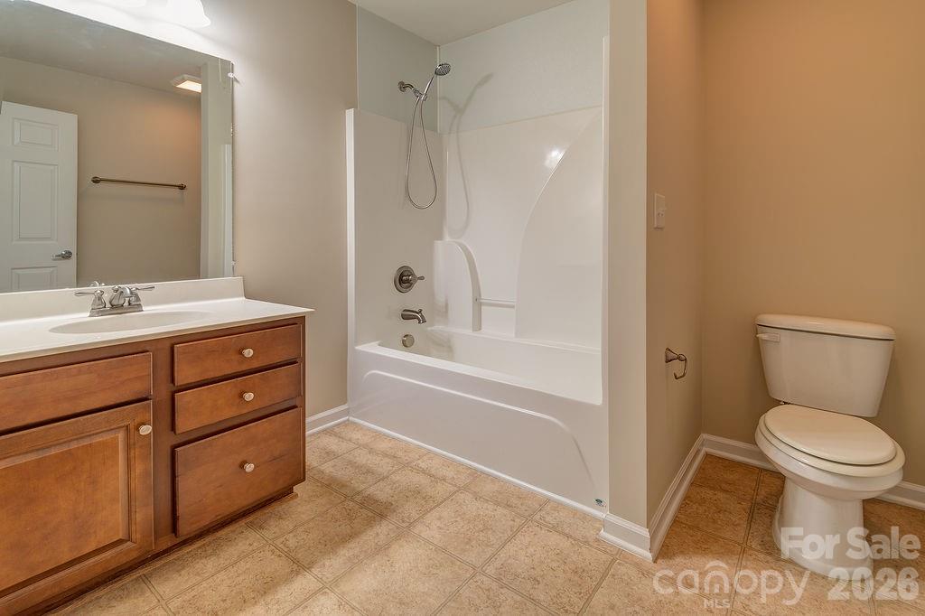 Single Family Residence at 5 Breyerton Court, Asheville, photo 20 of 26