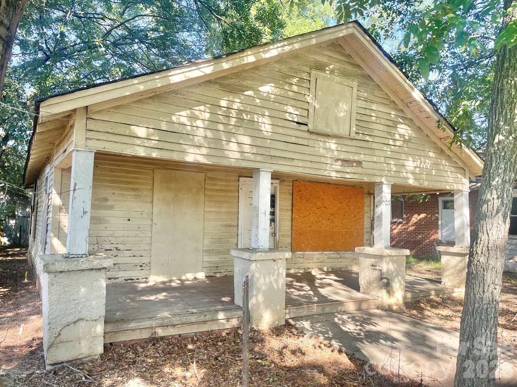 Single Family Residence at 709 Douglas Street, Shelby, photo 2 of 6