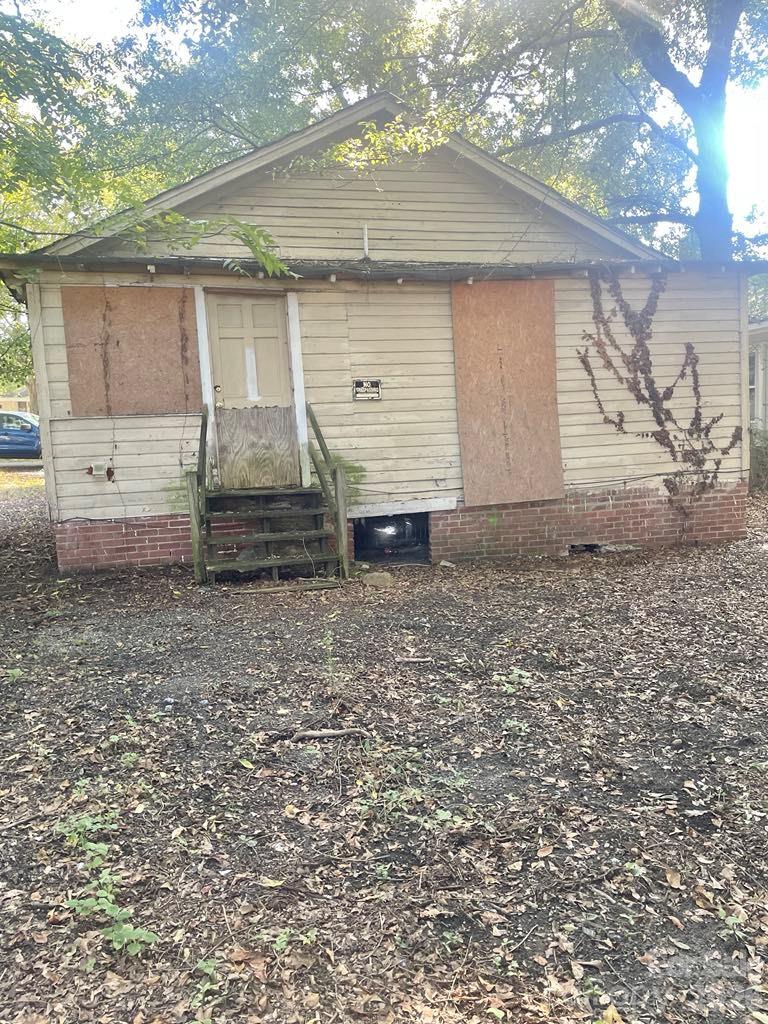 Single Family Residence at 709 Douglas Street, Shelby, photo 3 of 6