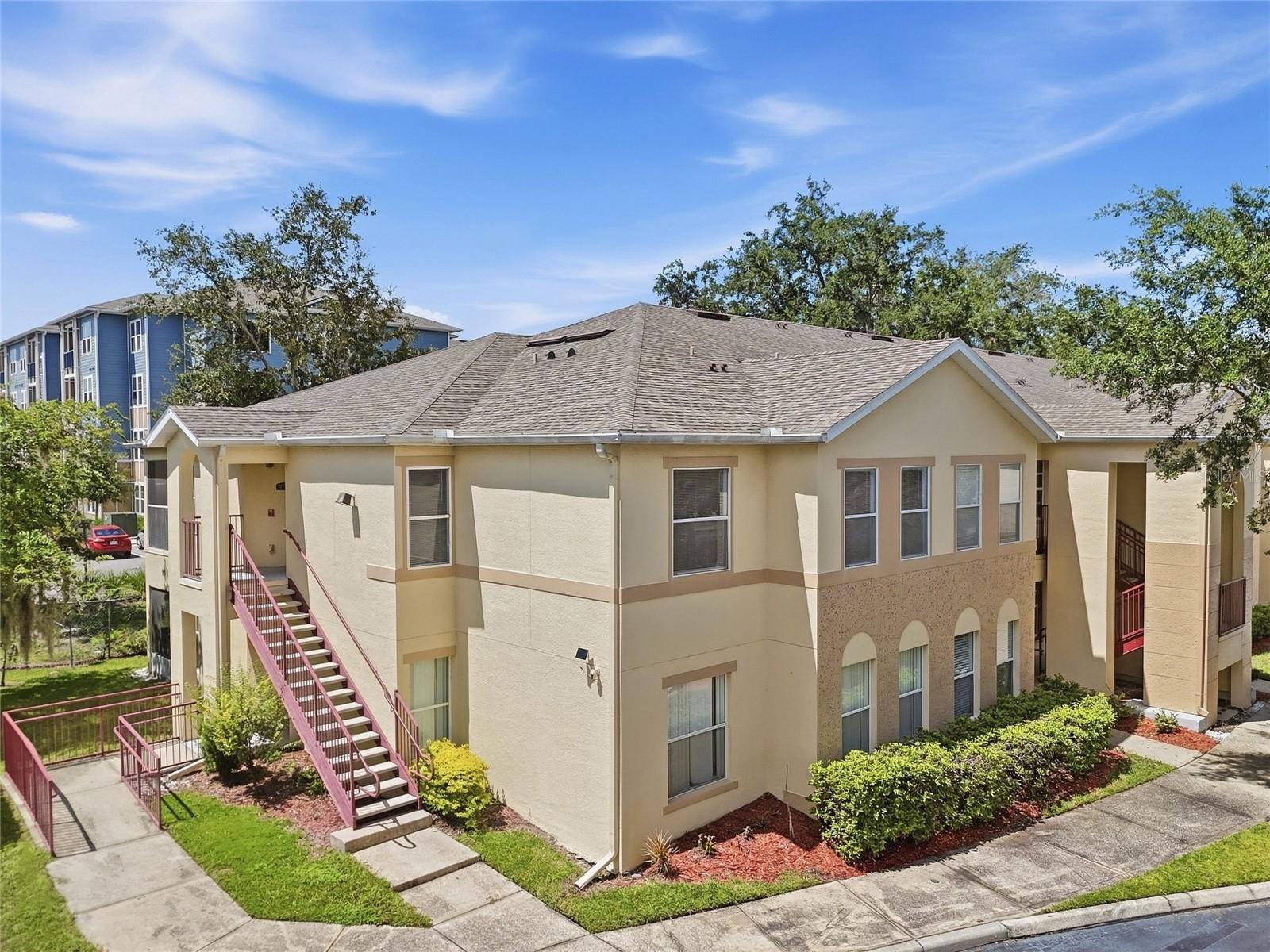 2718 CLUB CORTILE CIR #B