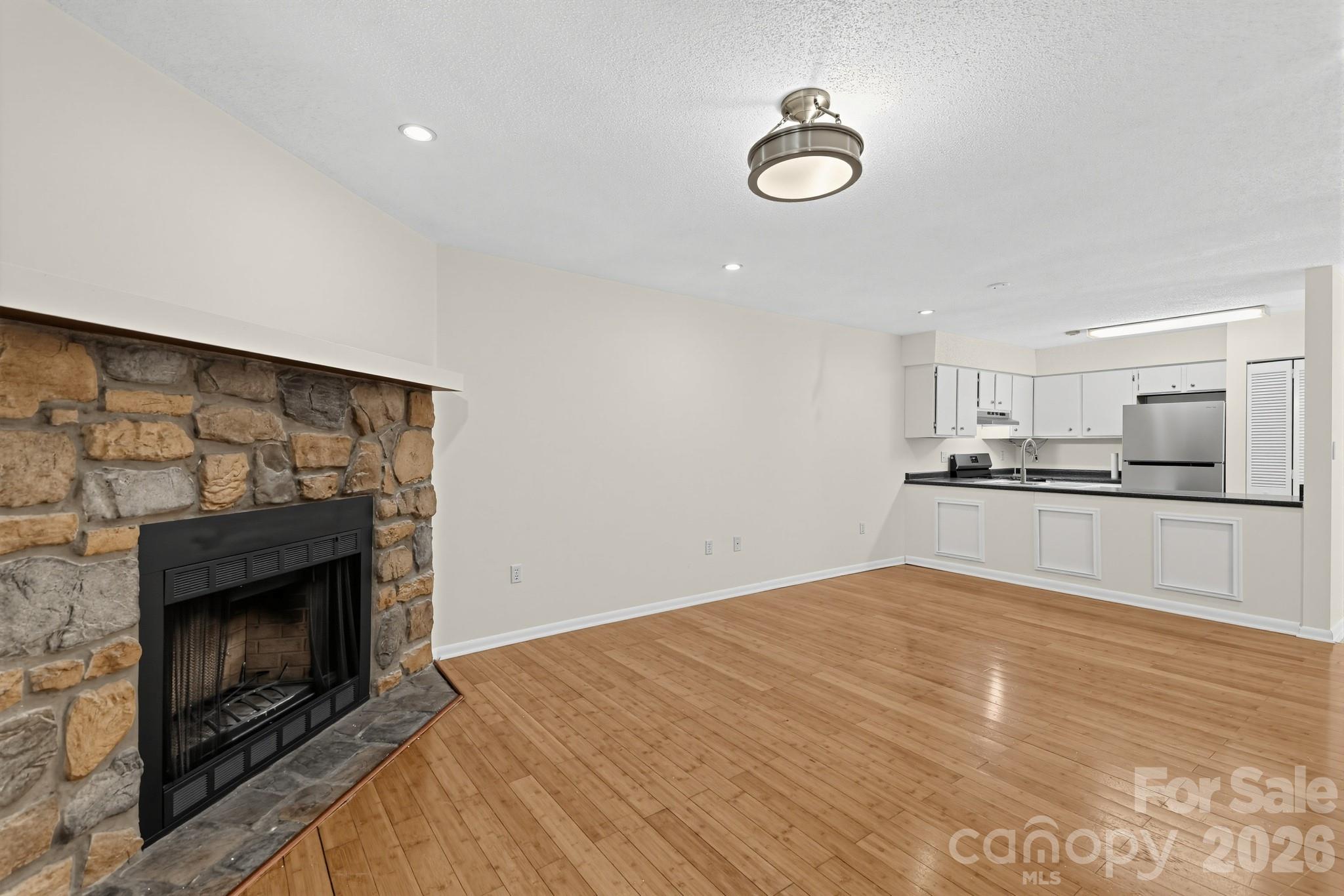 Condominium at 405 Harbison Boulevard, Columbia, photo 2 of 15