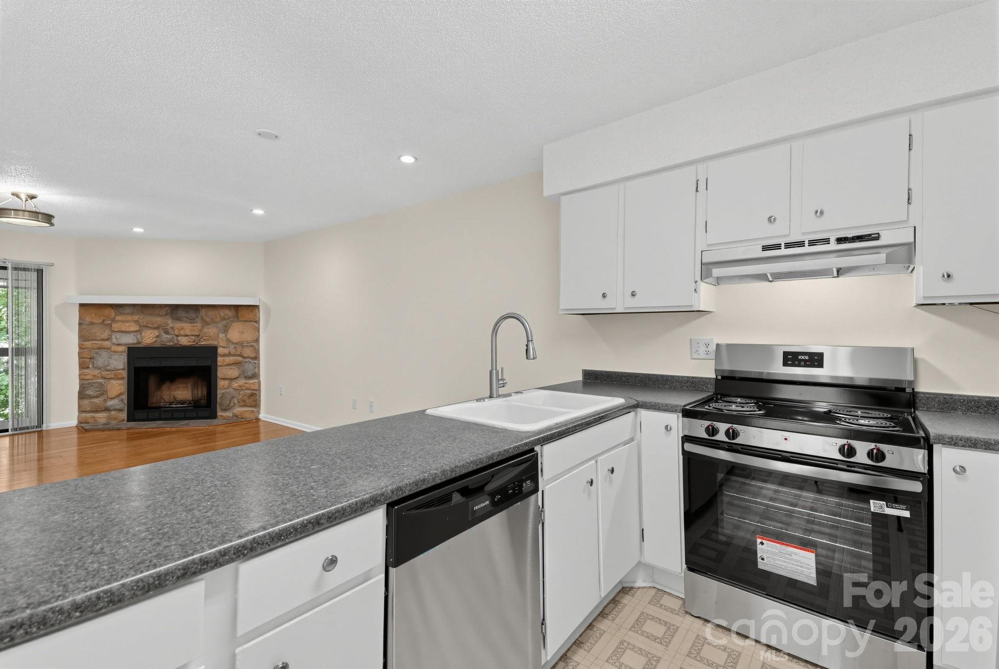 Condominium at 405 Harbison Boulevard, Columbia, photo 6 of 15