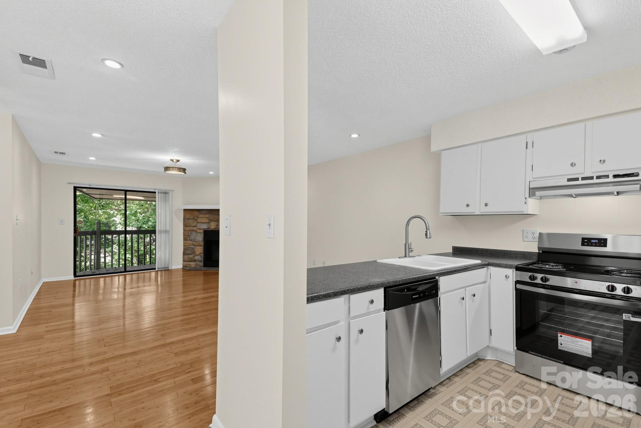 Condominium at 405 Harbison Boulevard, Columbia, photo 7 of 15