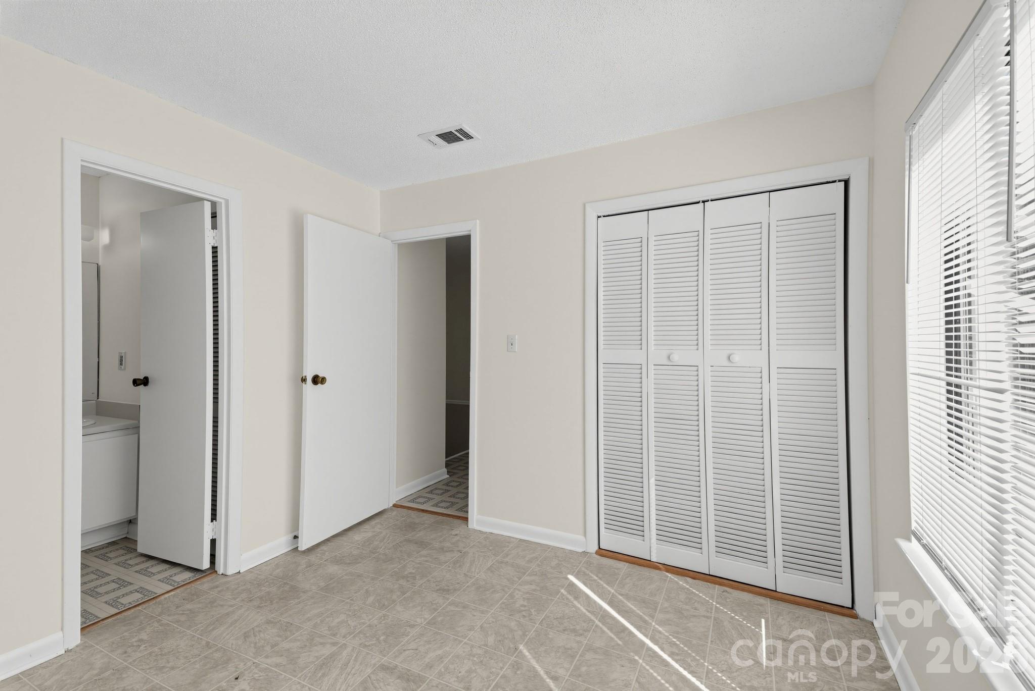 Condominium at 405 Harbison Boulevard, Columbia, photo 8 of 15