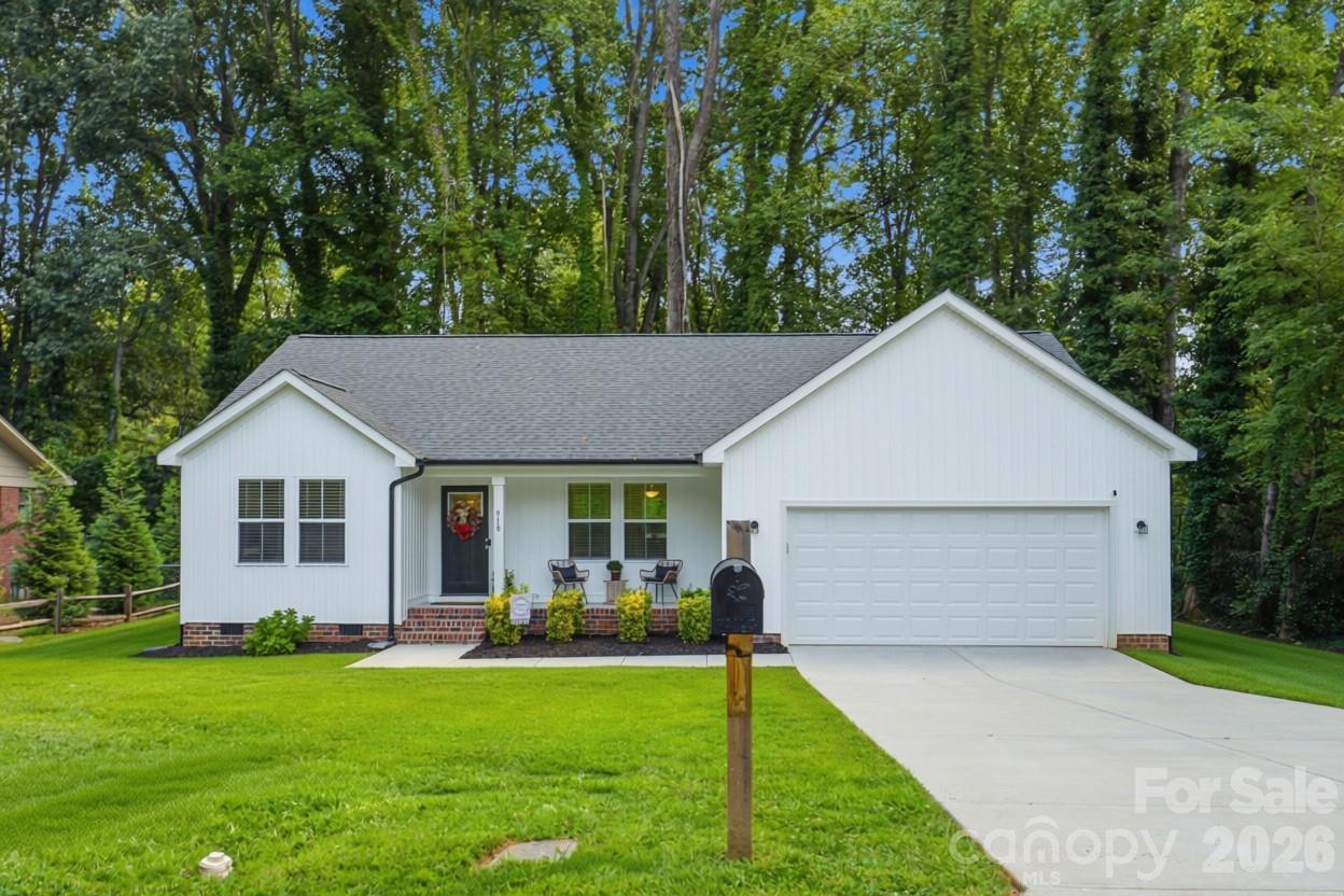 Single Family Residence at 918 Brookwood Court, Statesville, photo 3 of 31