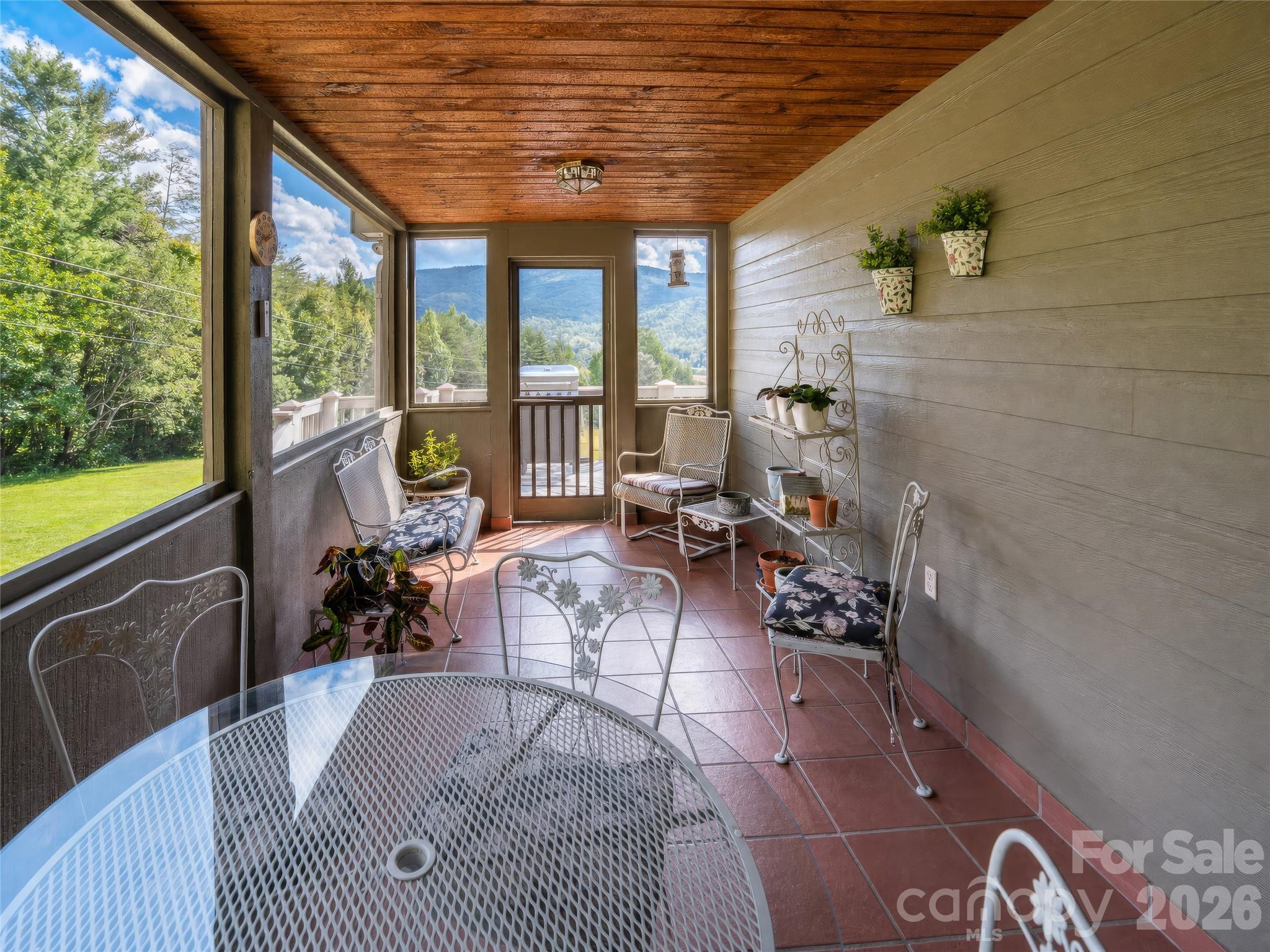 Screened in side porch - 15809 US 221 None N, Marion