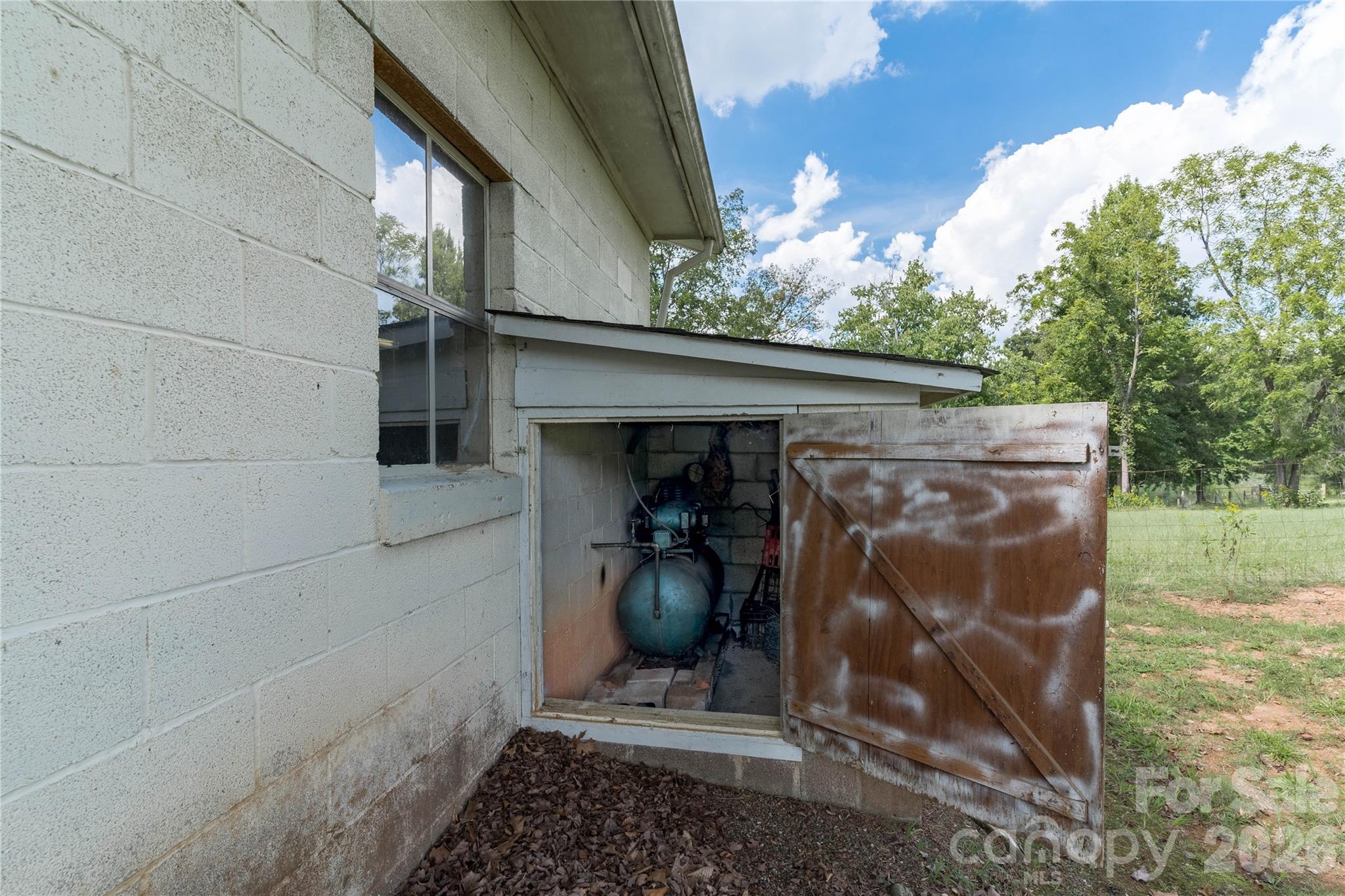 300 gallon air compressor - 5271 Harris Farm Road, Hickory