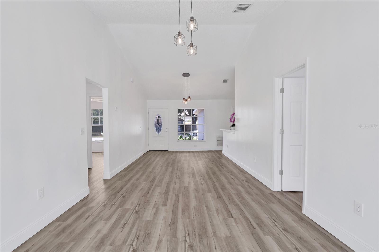 Big space for your furniture - 318 WALPOLE LOOP, DAVENPORT