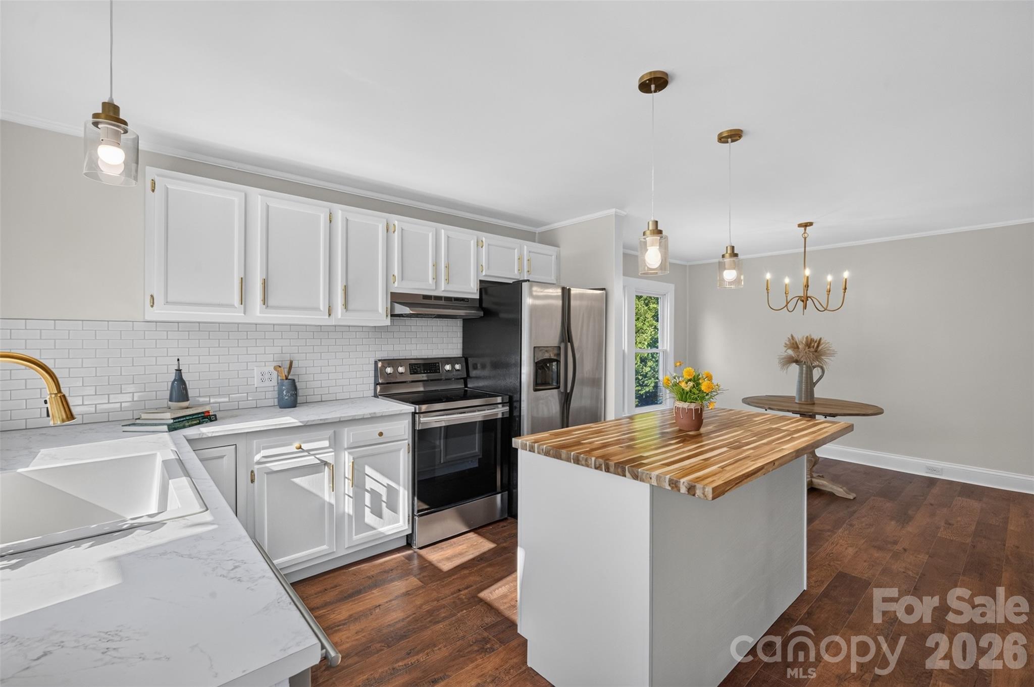 Kitchen with lots of natural light - 227 Nesbit Drive, Salisbury