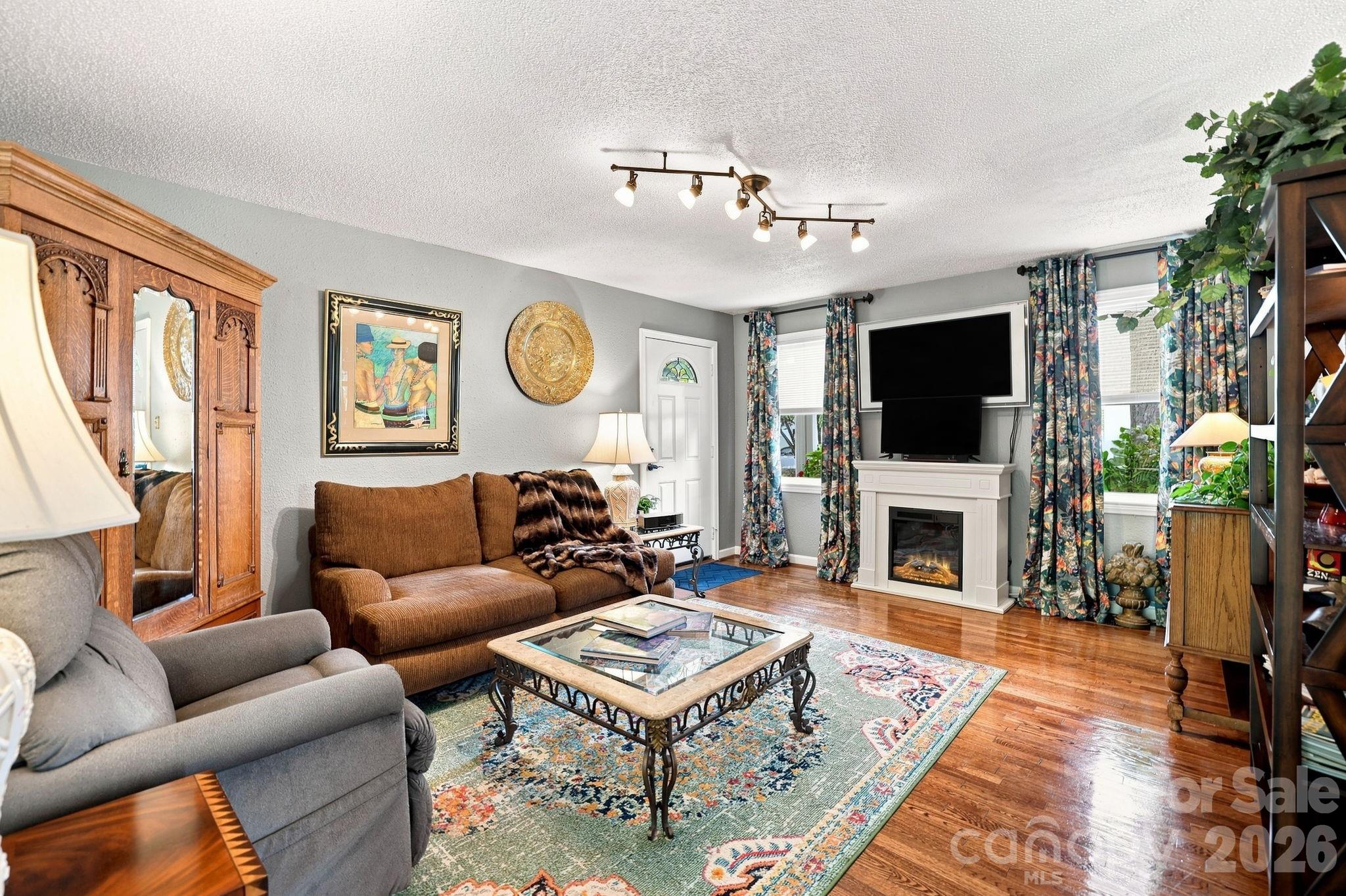 Single Family Residence at 506 Unity Street, Fort Mill, photo 6 of 46