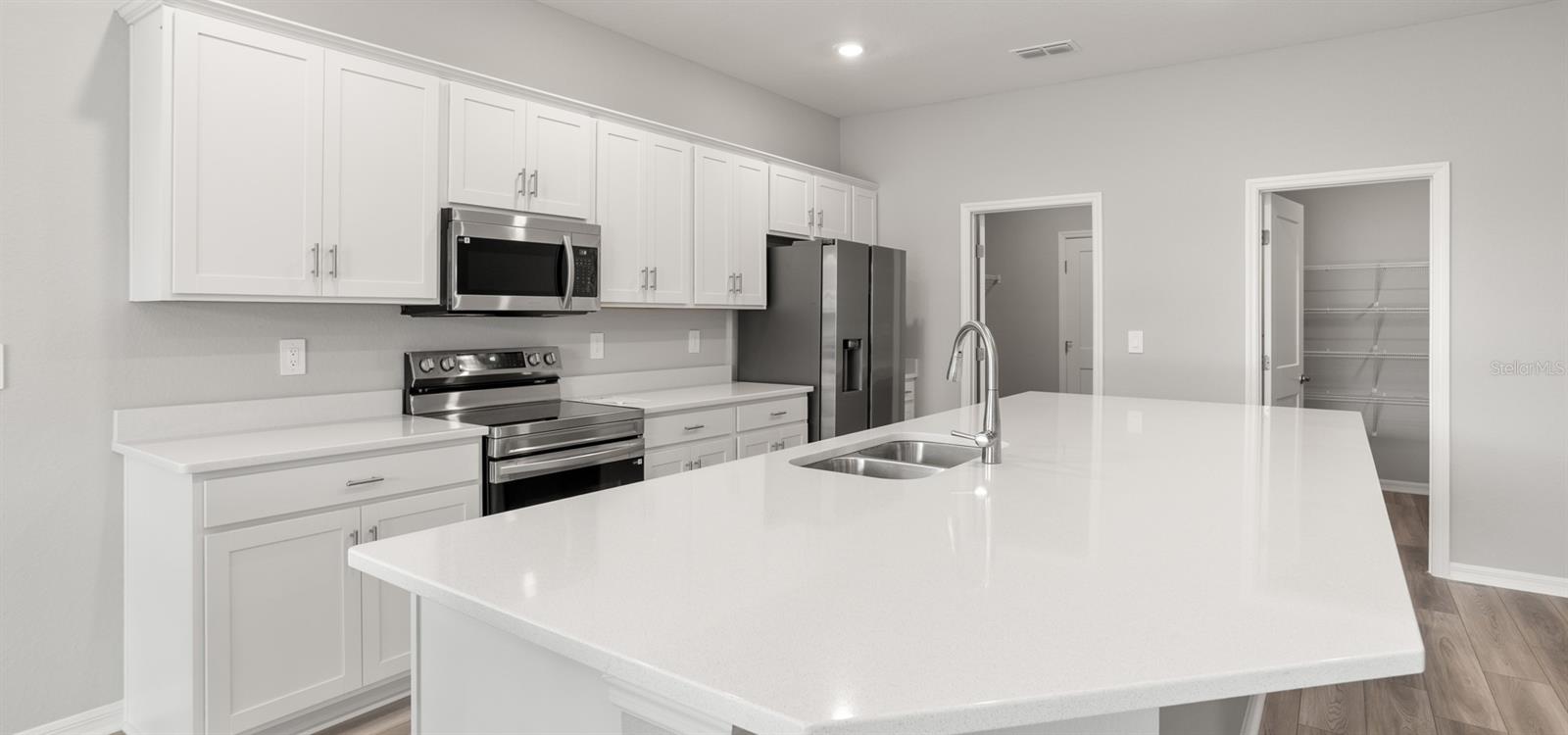 Single Family Residence at 3151 LAUREL OAK LN, WINTER HAVEN, photo 6 of 12