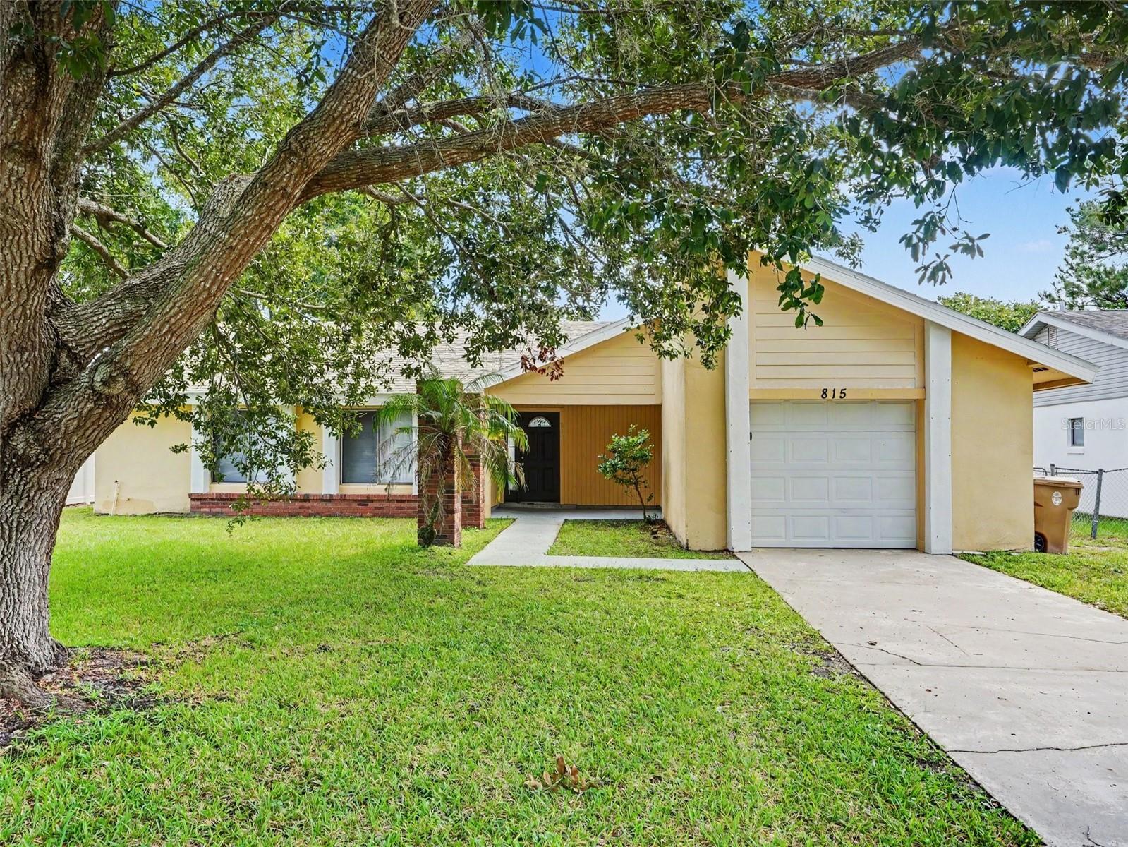 815 E FLAG LN