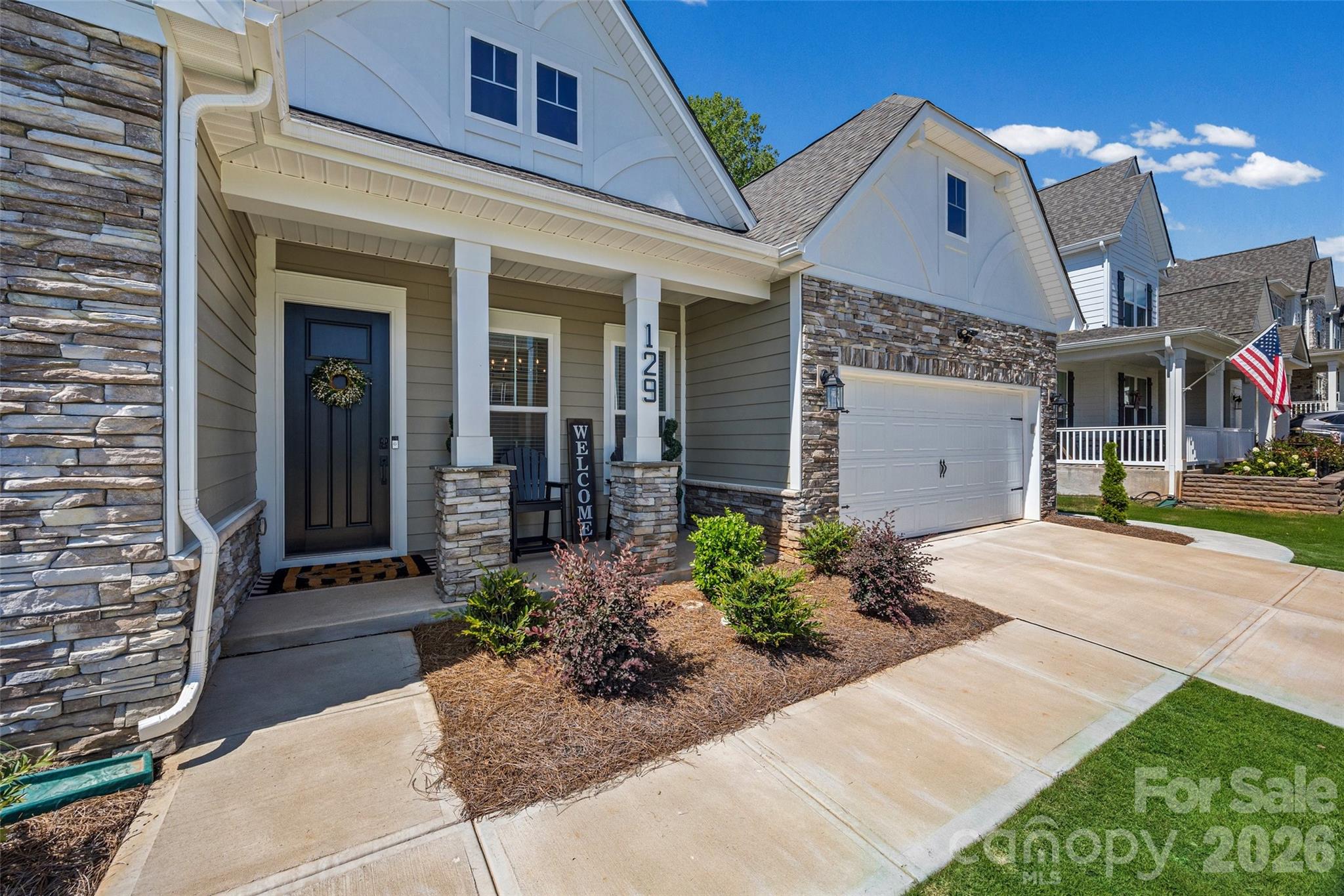 Single Family Residence at 129 Glenn Drive, Mooresville, photo 2 of 46