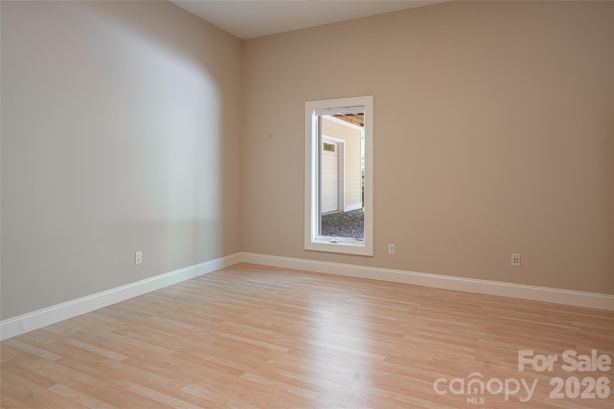 Lower guest bedroom 4 - 3999 Laurel Park Highway, Hendersonville