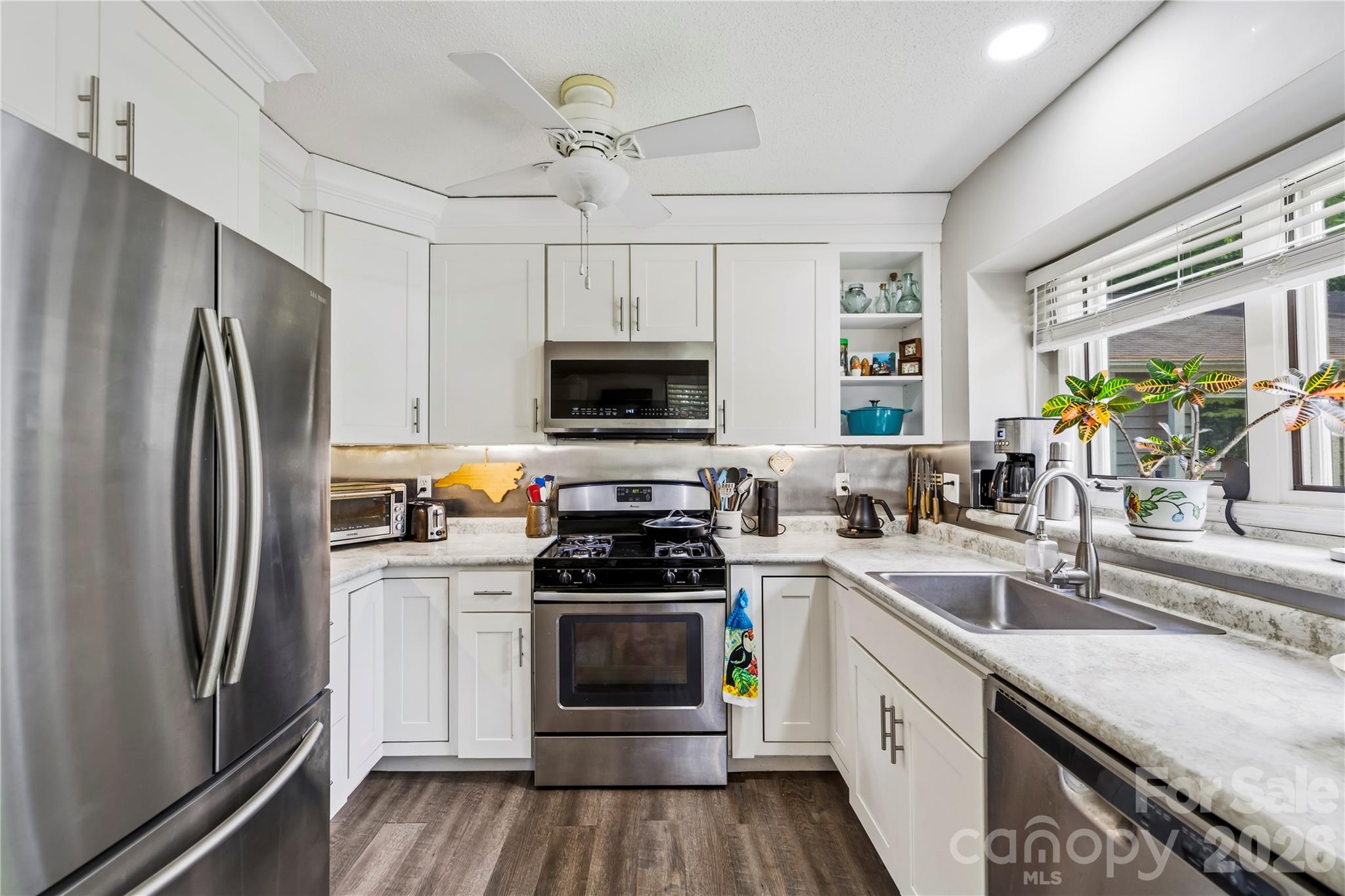 Townhouse at 13 Llama Vista Court, Black Mountain, photo 10 of 26