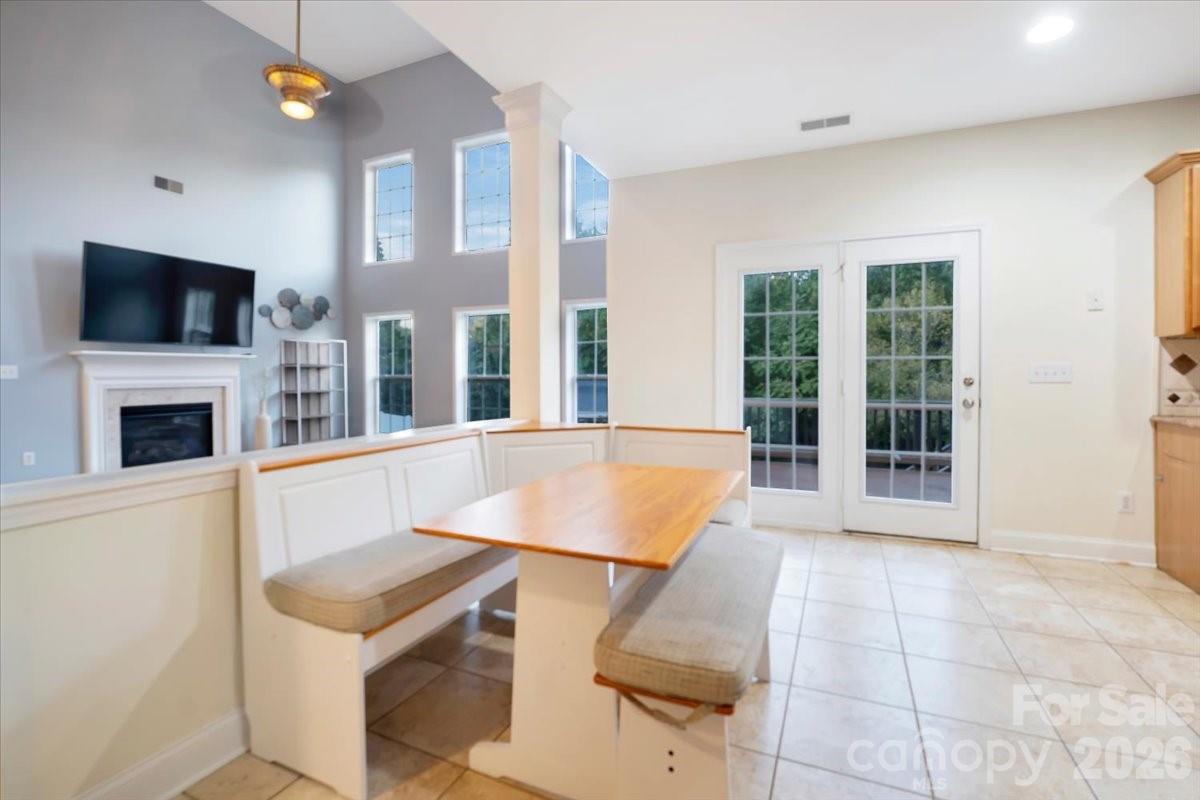 Breakfast area perfect for the next family. - 144 Steeplechase Avenue, Mooresville