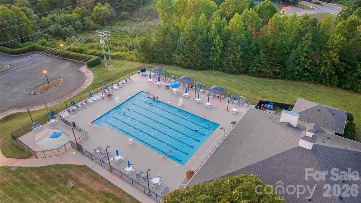 Neighborhood pool and clubhouse! - 144 Steeplechase Avenue, Mooresville