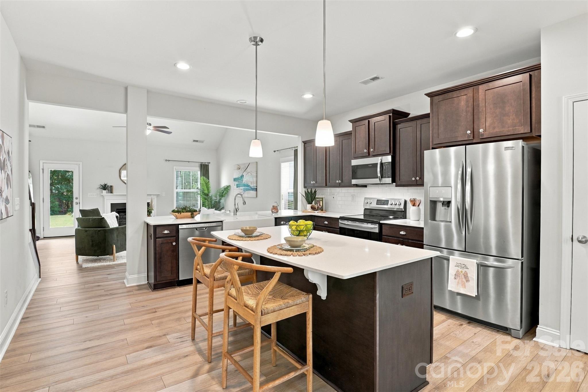 Single Family Residence at 628 Heron View Drive, York, photo 8 of 43