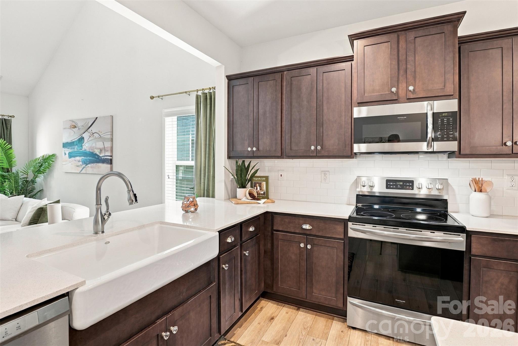 Single Family Residence at 628 Heron View Drive, York, photo 10 of 43