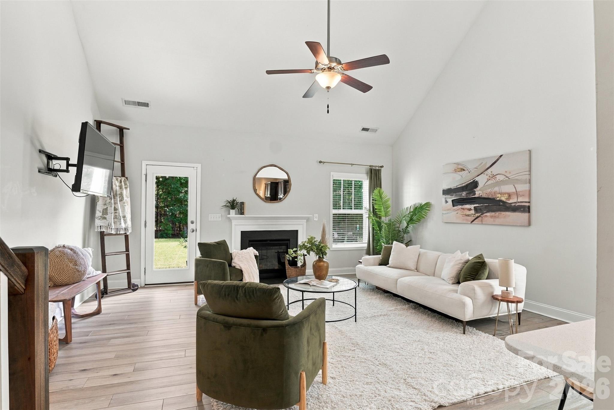 Single Family Residence at 628 Heron View Drive, York, photo 13 of 43