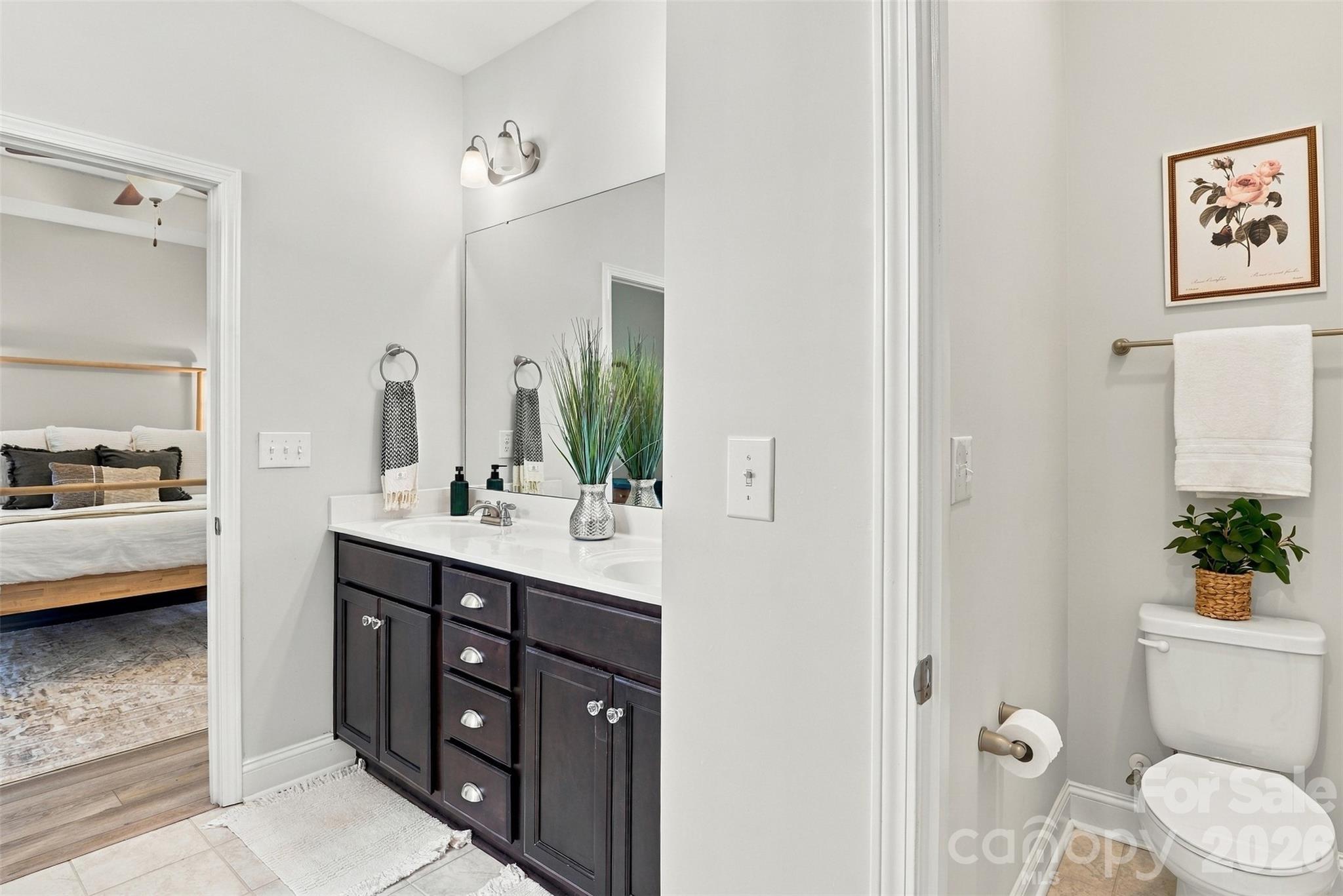 Single Family Residence at 628 Heron View Drive, York, photo 20 of 43