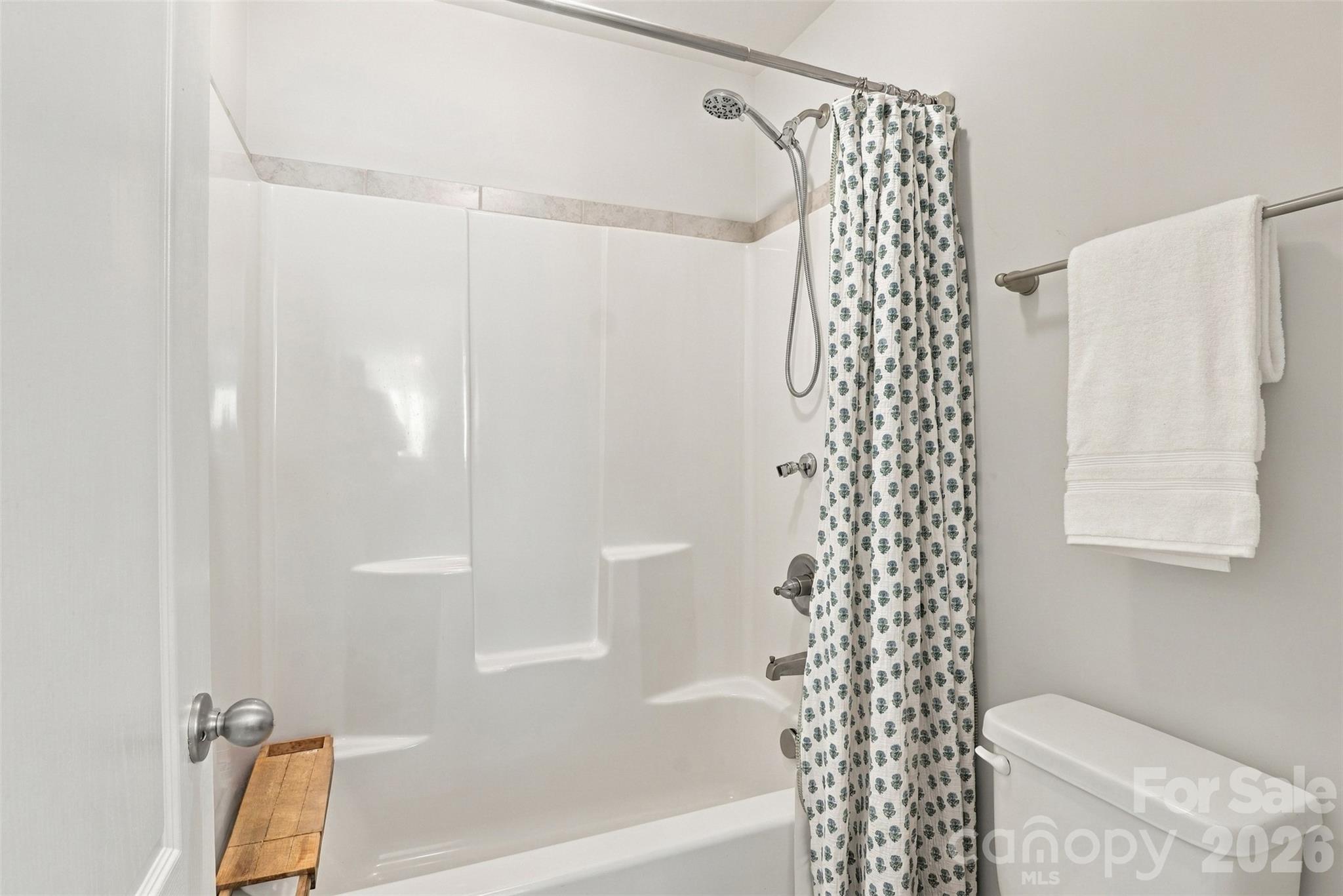 Single Family Residence at 628 Heron View Drive, York, photo 30 of 43