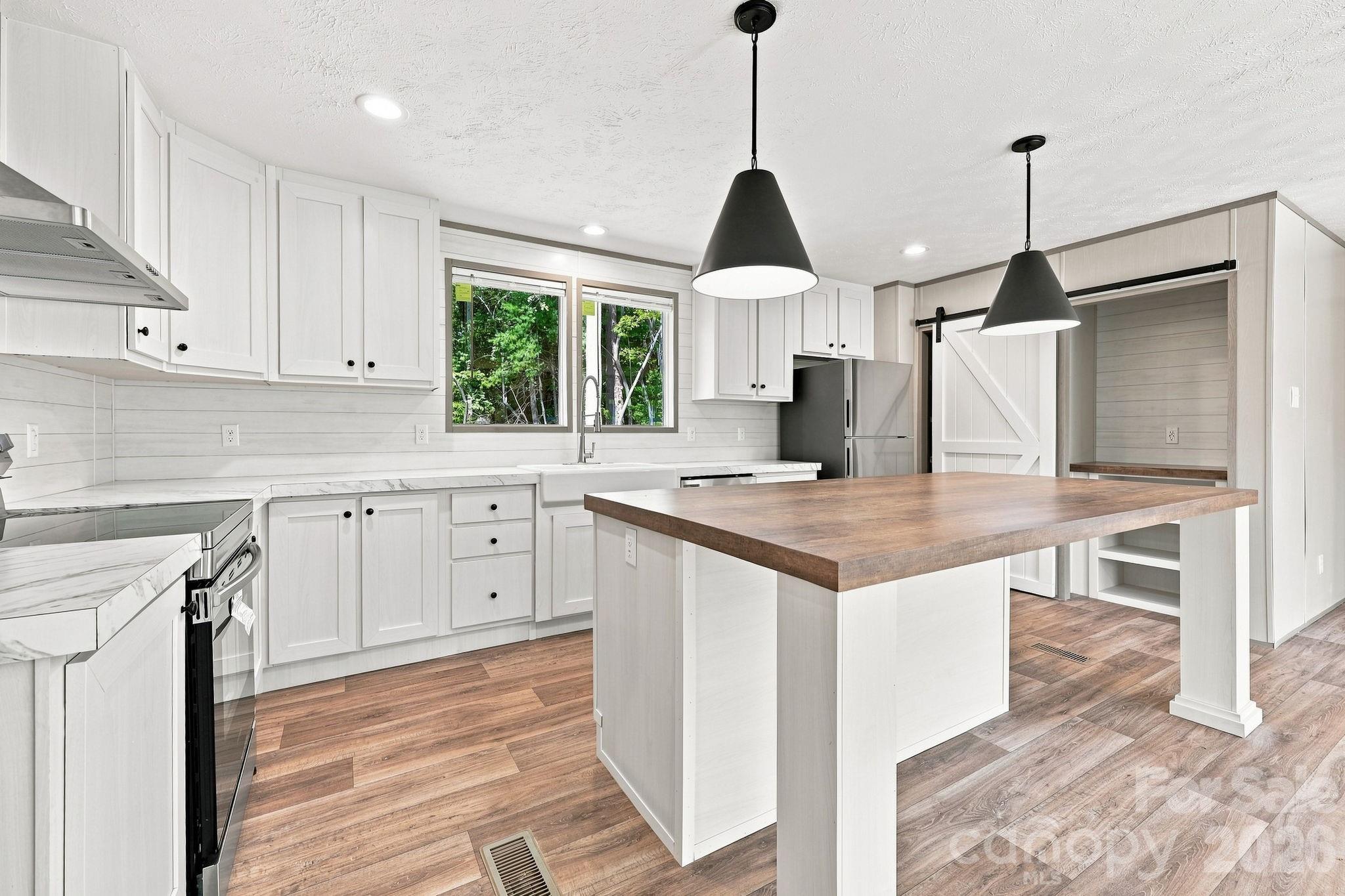 Kitchen - 93 Foxcroft Lane, Flat Rock