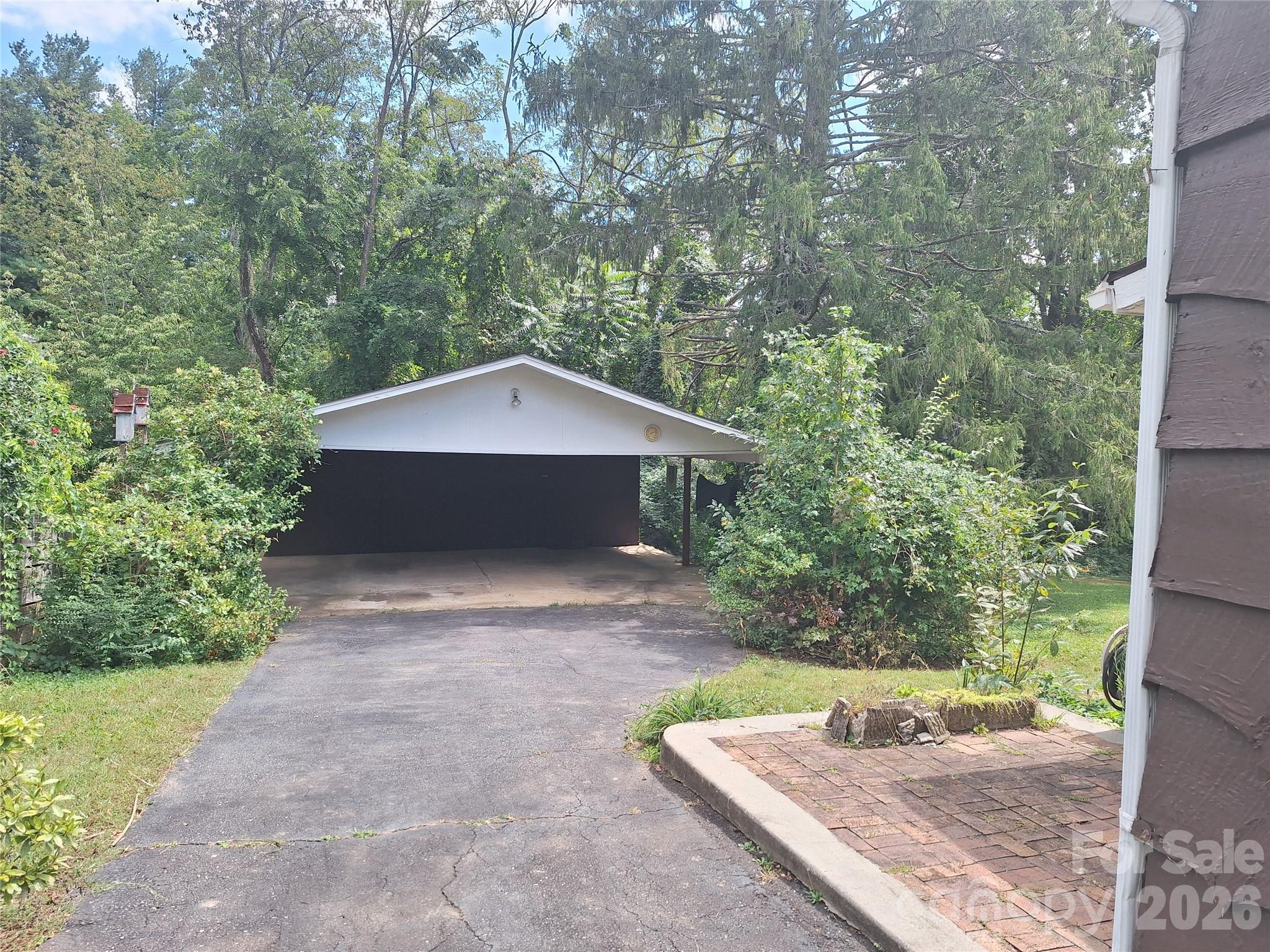 Single Family Residence at 16 Shannon Drive, Asheville, photo 6 of 25
