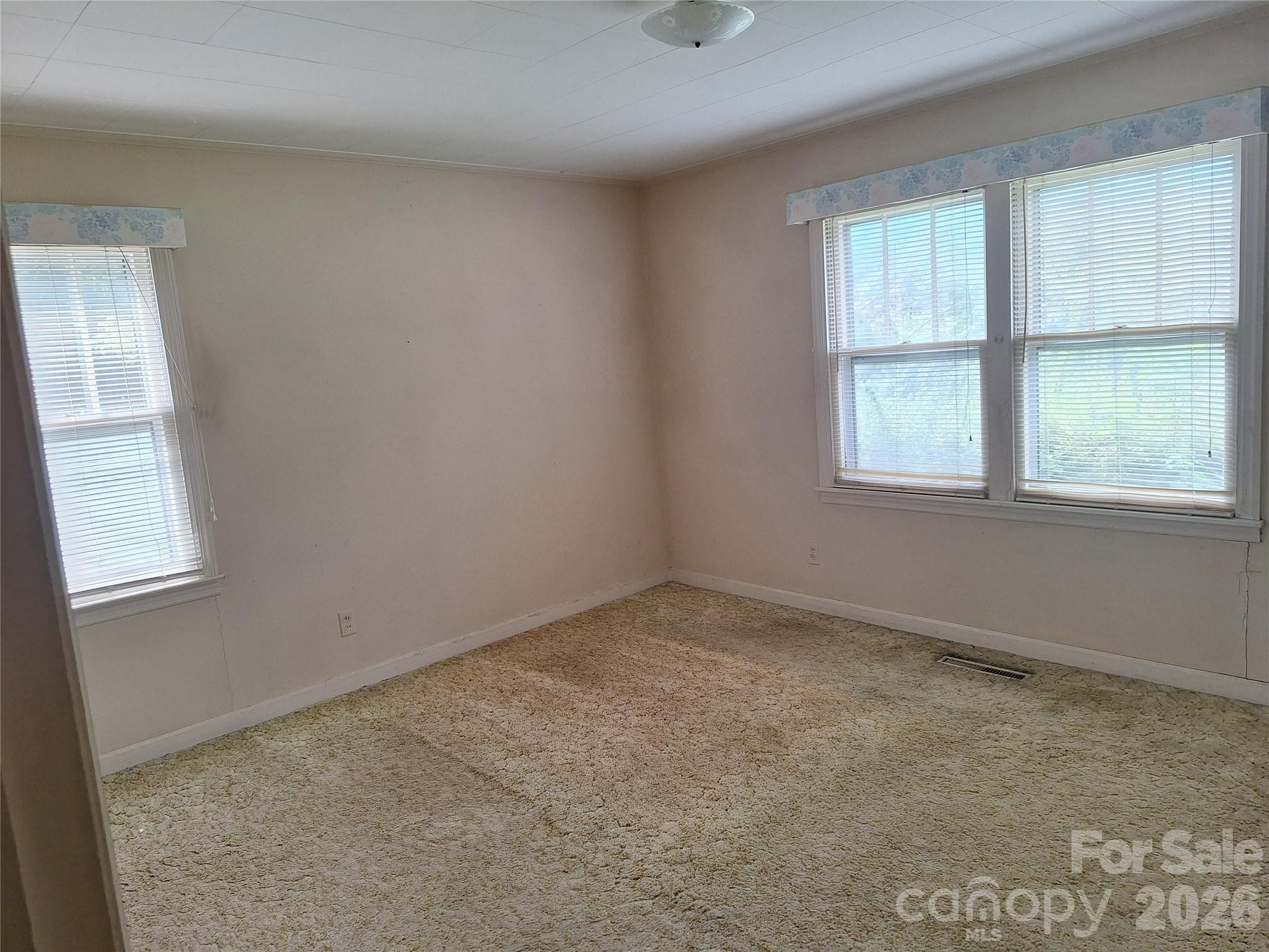 Primary bedroom - 16 Shannon Drive, Asheville