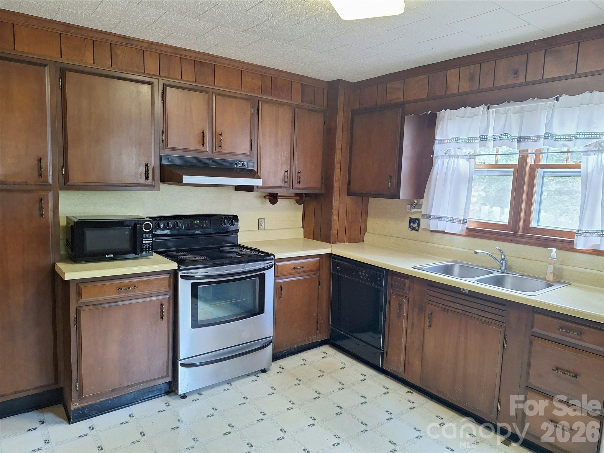 kitchen - 16 Shannon Drive, Asheville