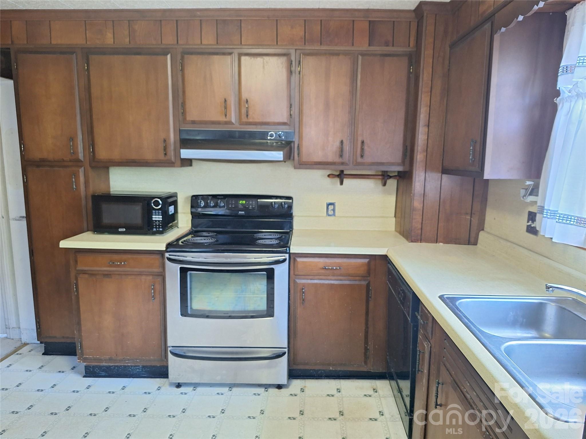 Kitchen - 16 Shannon Drive, Asheville