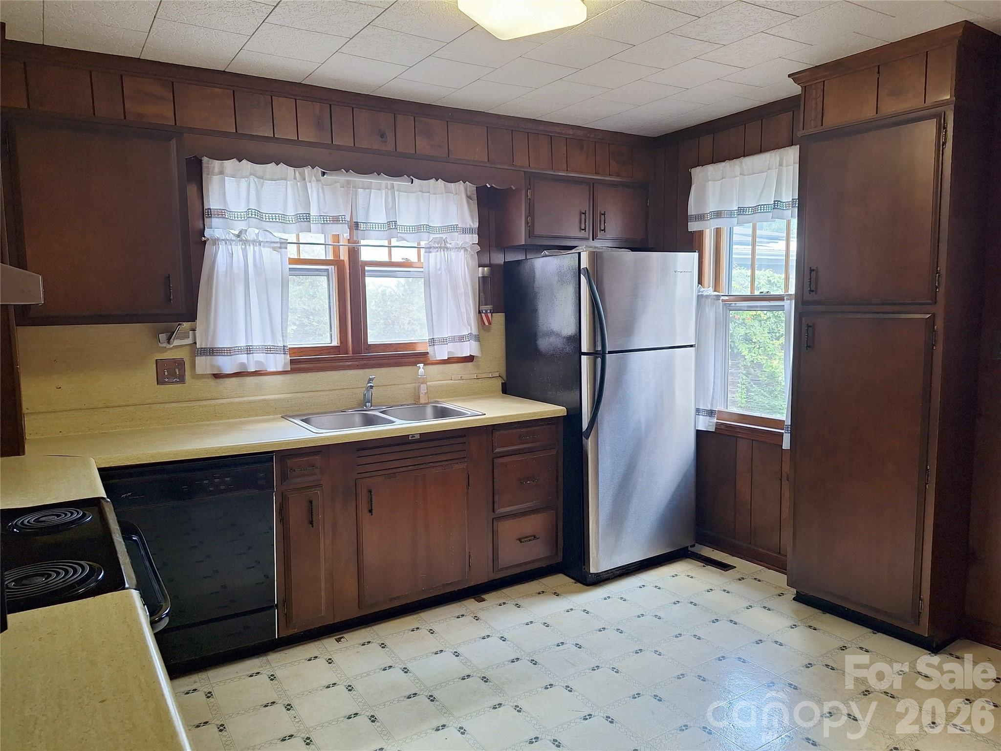 Kitchen - 16 Shannon Drive, Asheville
