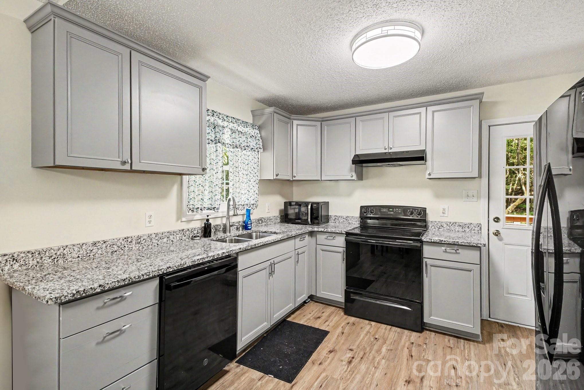 Single Family Residence at 1560 Cambridge Heights Place NW, Concord, photo 7 of 19
