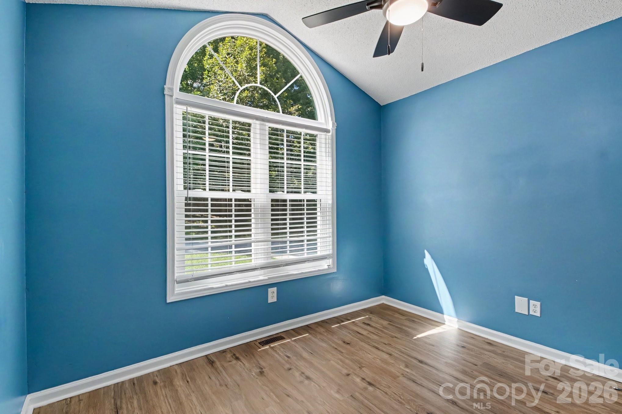 Single Family Residence at 1560 Cambridge Heights Place NW, Concord, photo 11 of 19