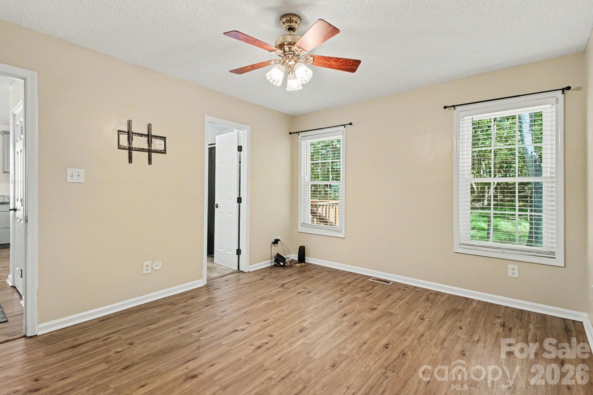 Single Family Residence at 1560 Cambridge Heights Place NW, Concord, photo 13 of 19